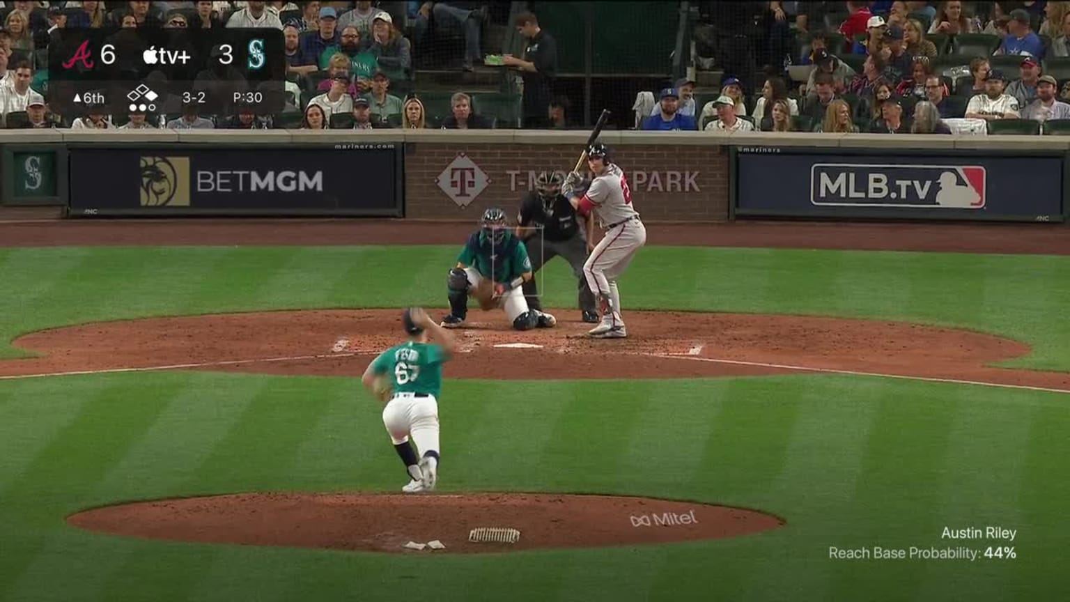 Austin Riley strikes out on a foul tip. 09/09/2022