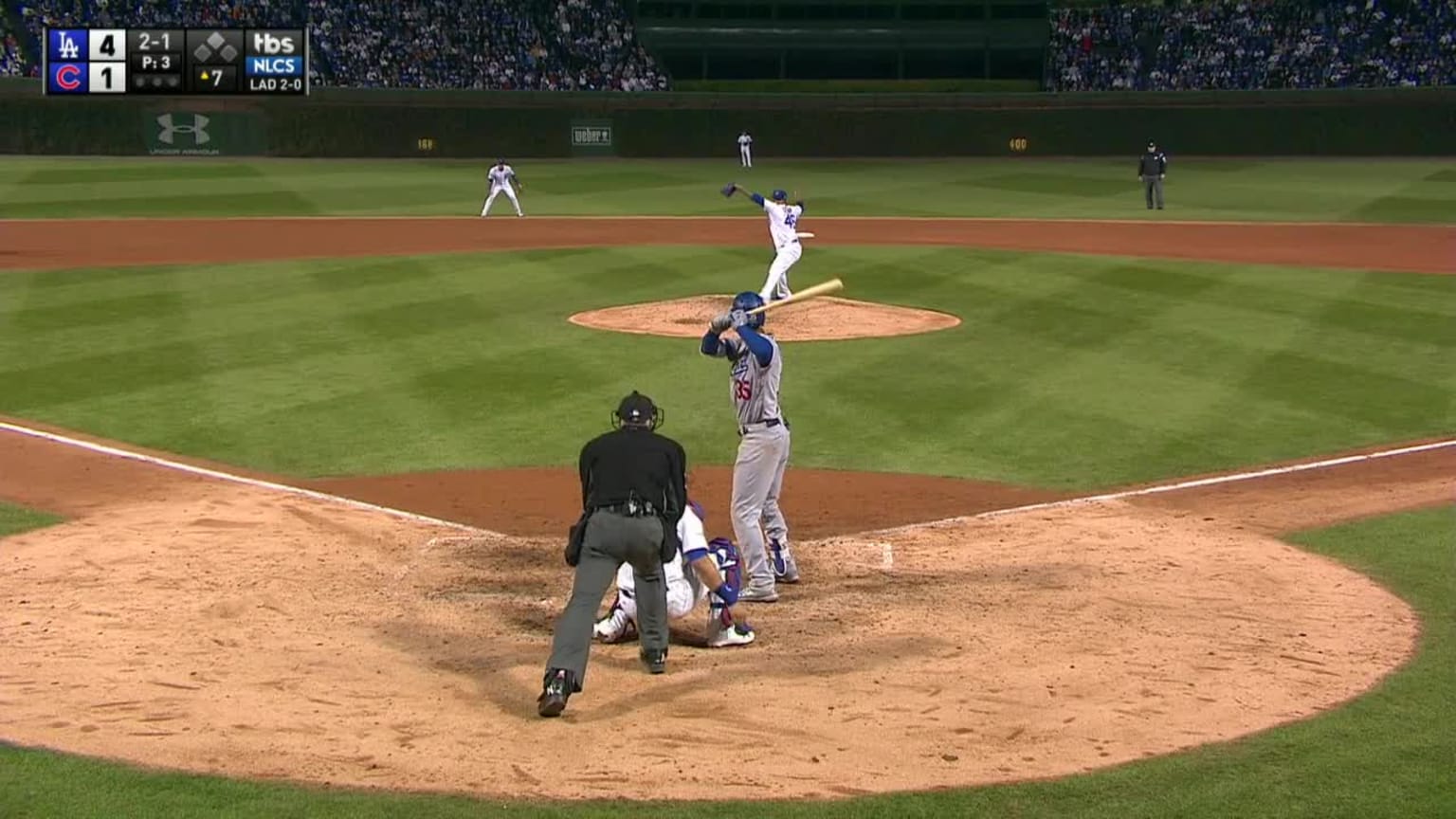 Cody Bellinger reaches on a fielding error by center fielder Ian Happ