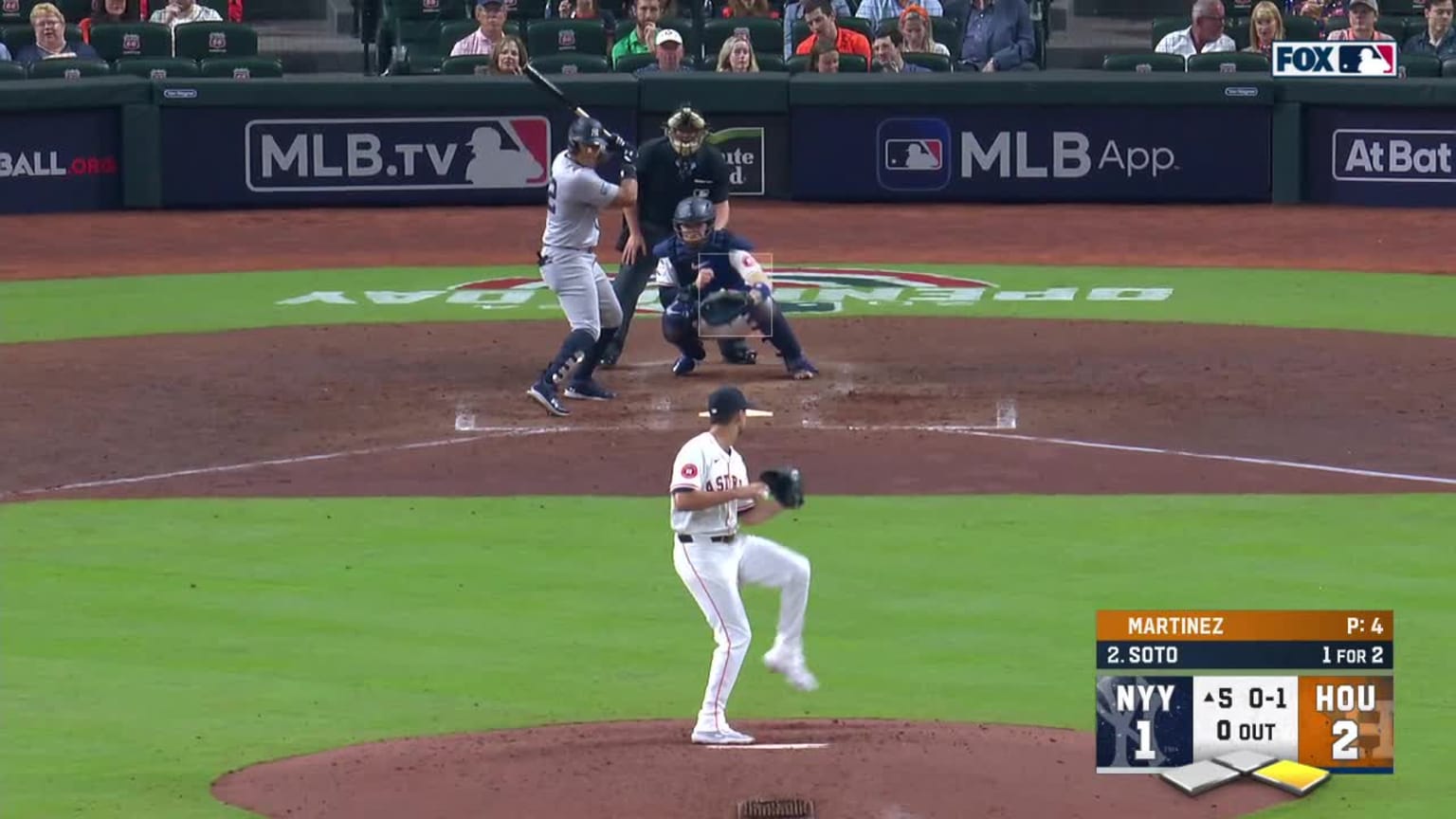 Juan Soto grounds into a double play first baseman José Abreu to