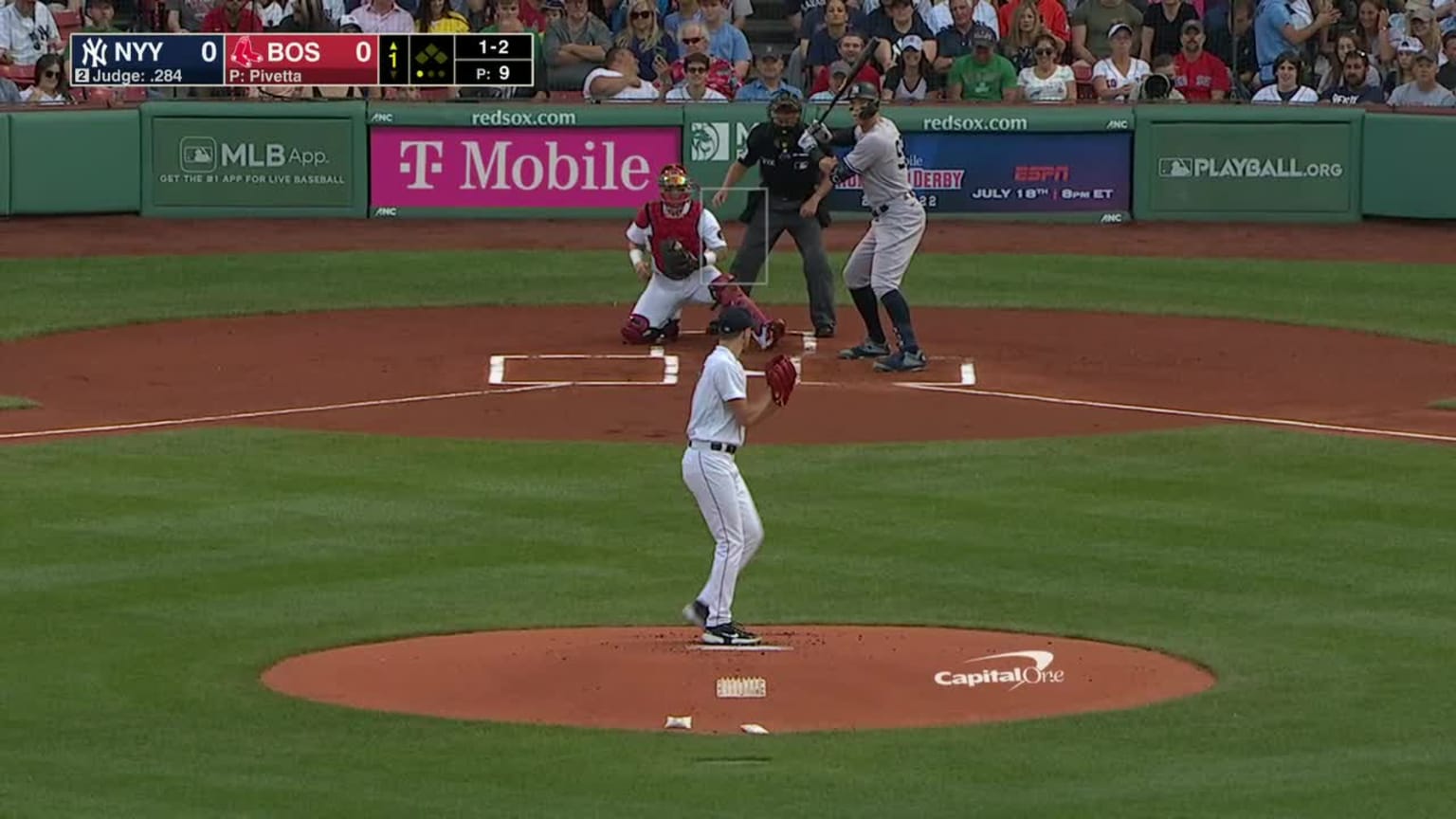Aaron Judge singles on a fly ball to center fielder Jarren Duran. 07