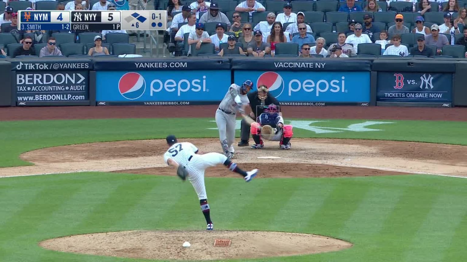 Dominic Smith flies out to center fielder Brett Gardner. | 07/04/2021 ...