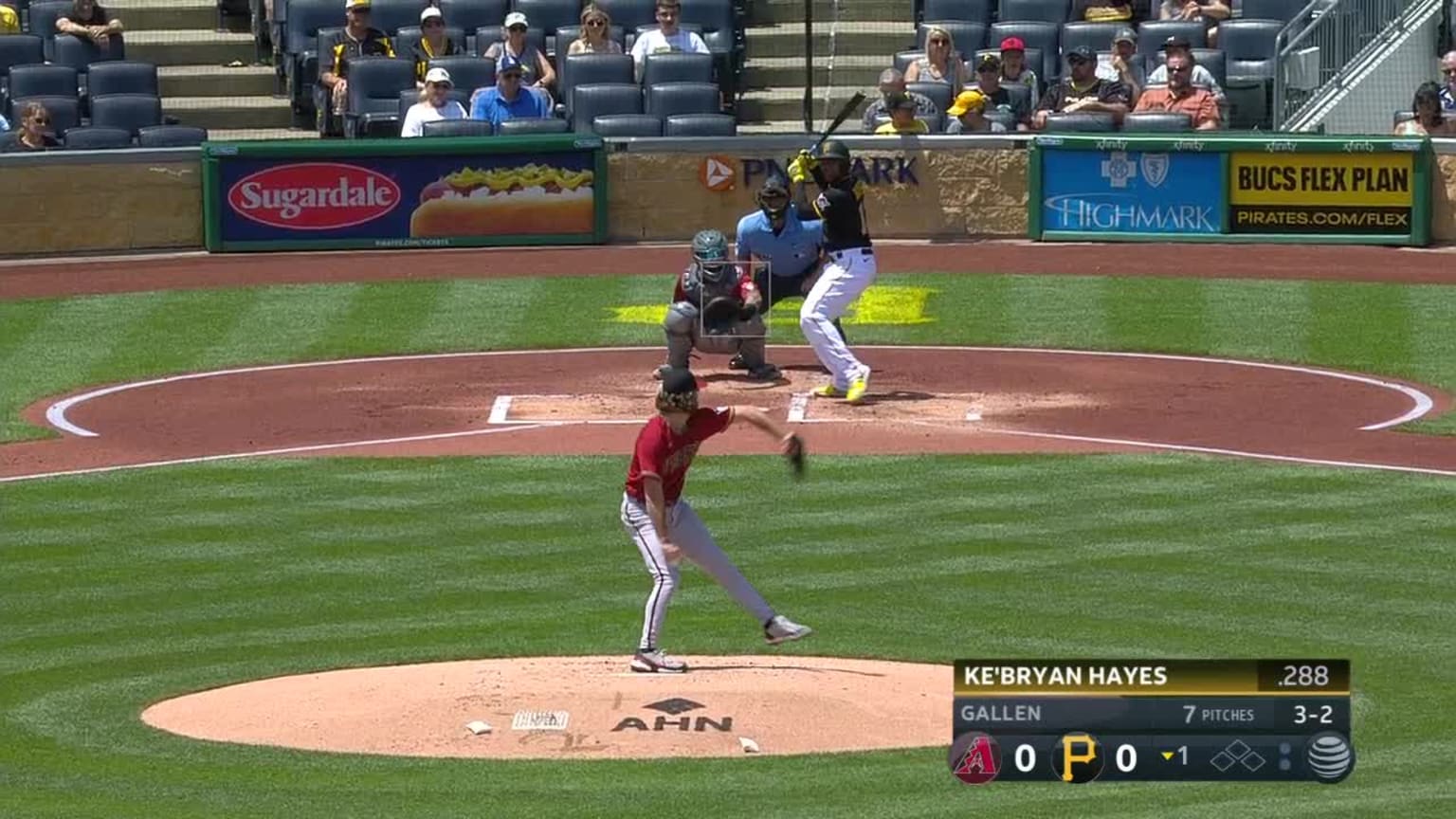Ke'Bryan Hayes walks. | 06/05/2022 | Cincinnati Reds