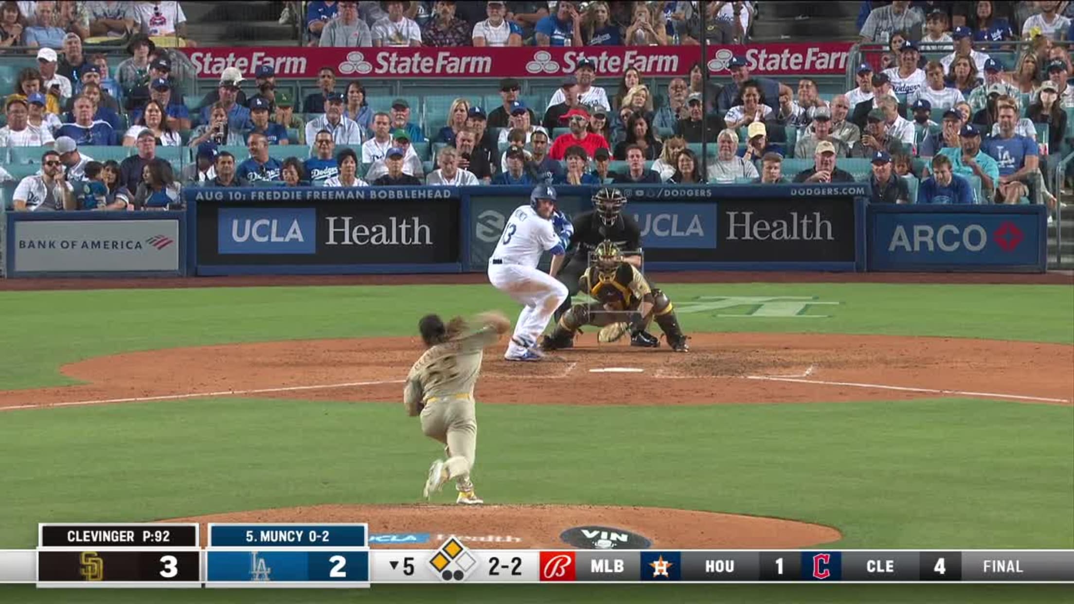 What happened to Max Muncy? Dodgers 3B walks off after freak ground ball  left player breathless