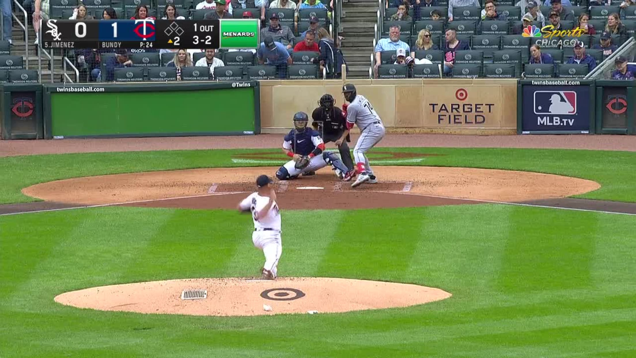 Luis Robert races to left field to take a fly ball in front of Eloy Jiménez., If it's in the outfield, it's Luis' ball. Those are the rules.