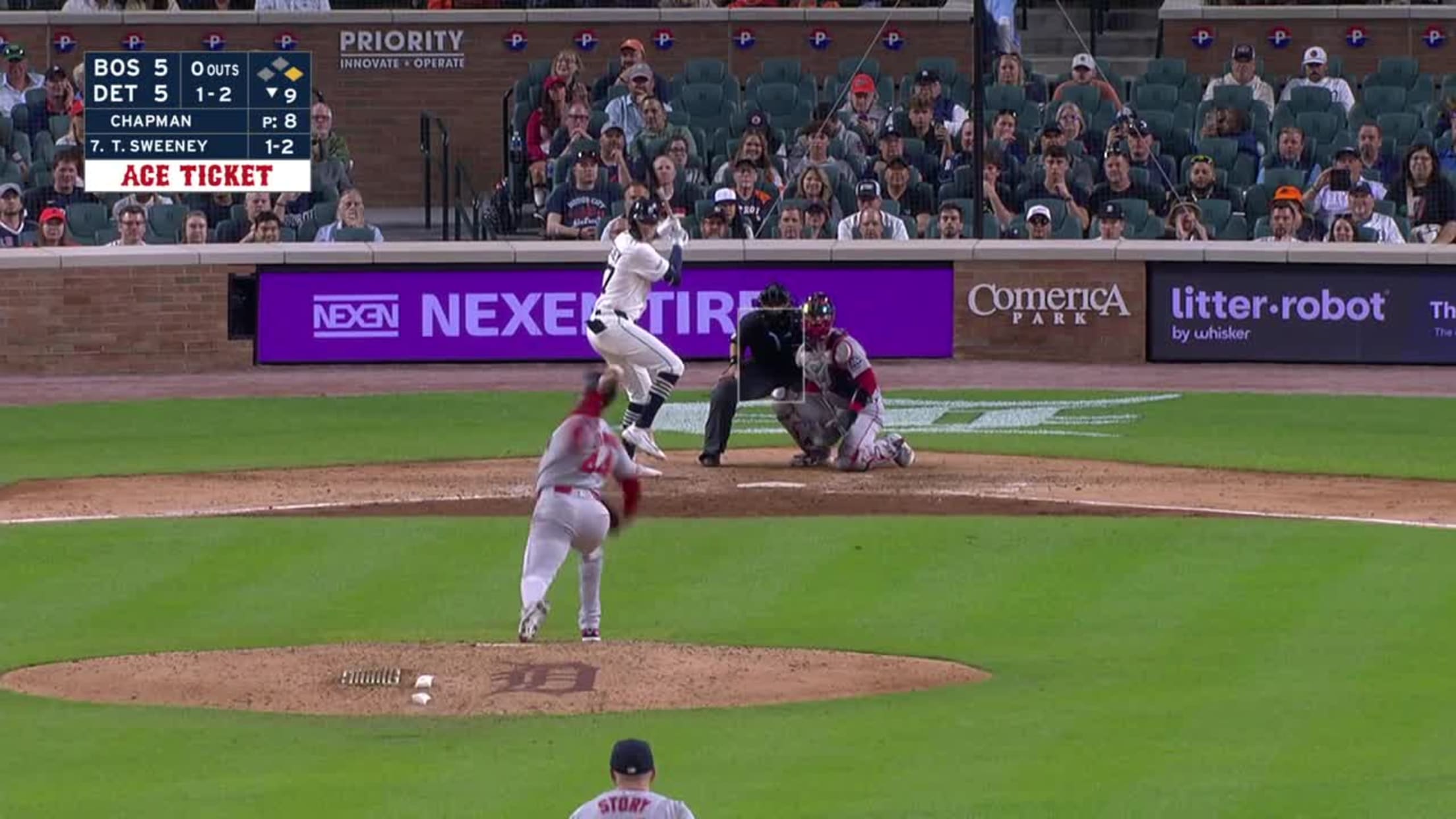 Andy Ibáñez steals second, advances to third on error | 05