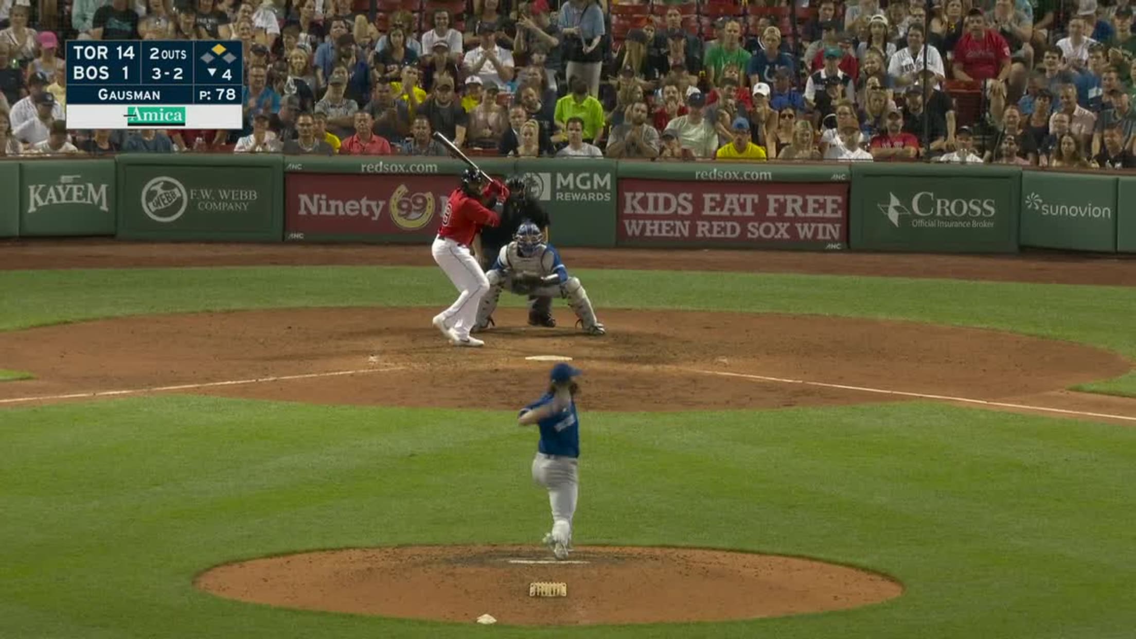 Jackie Bradley Jr., Boston Red Sox CF, makes running catch and holds on  after crashing into wall (video) 