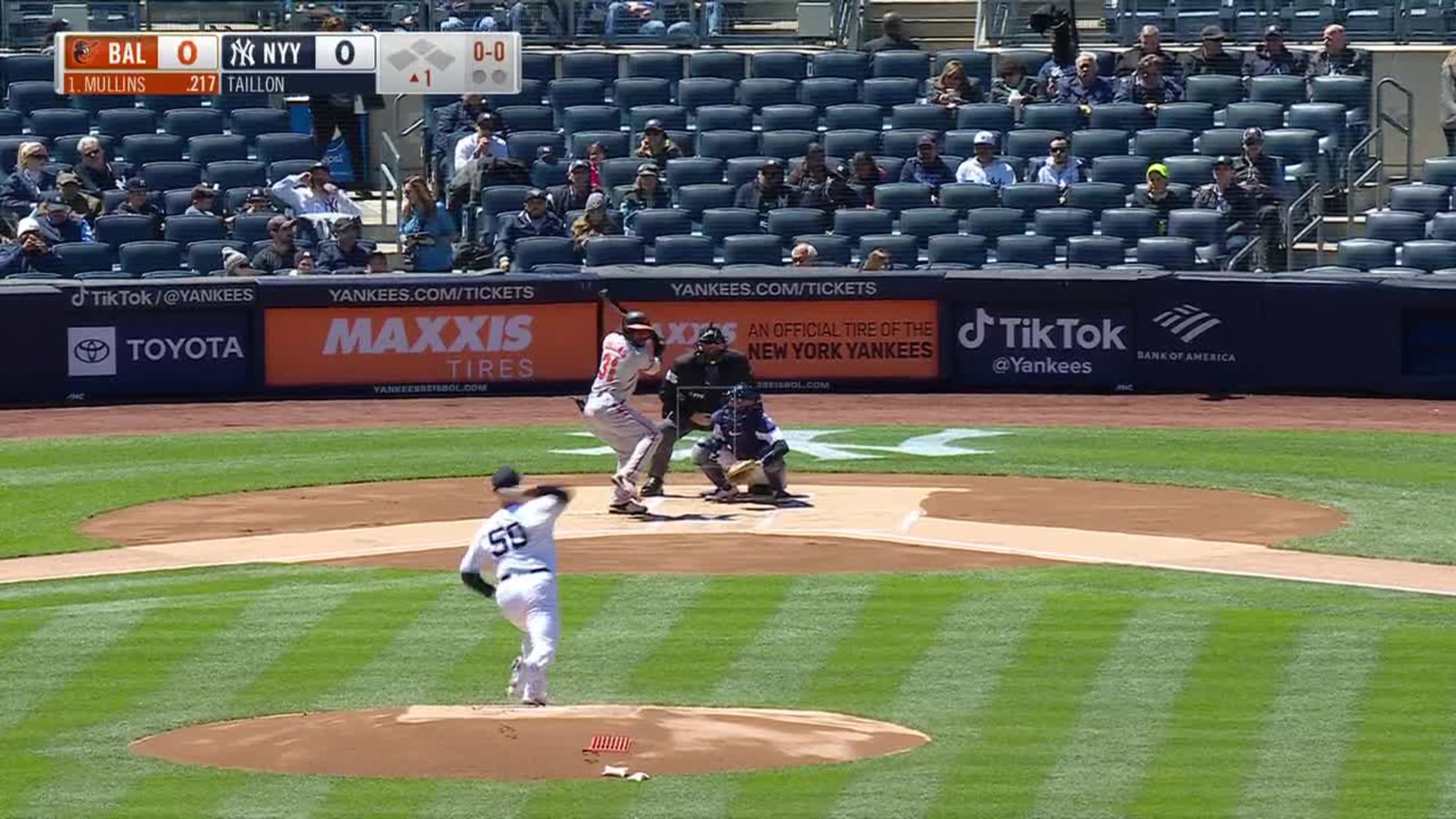 Marwin Gonzalez's tough catch, 04/28/2022