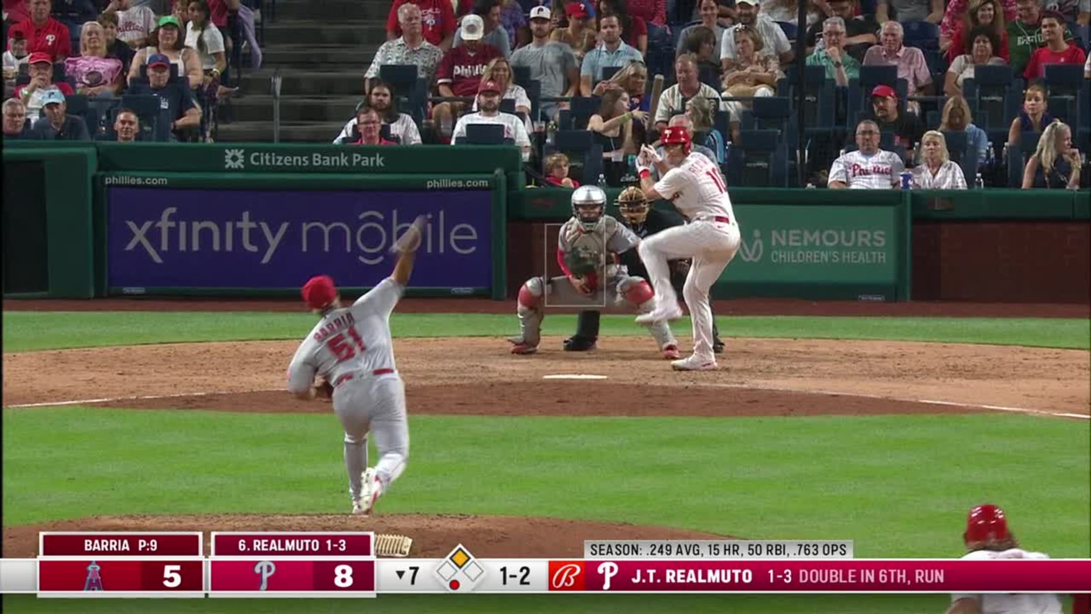 Phillies' J.T. Realmuto's RBI single evens the score, 1-1
