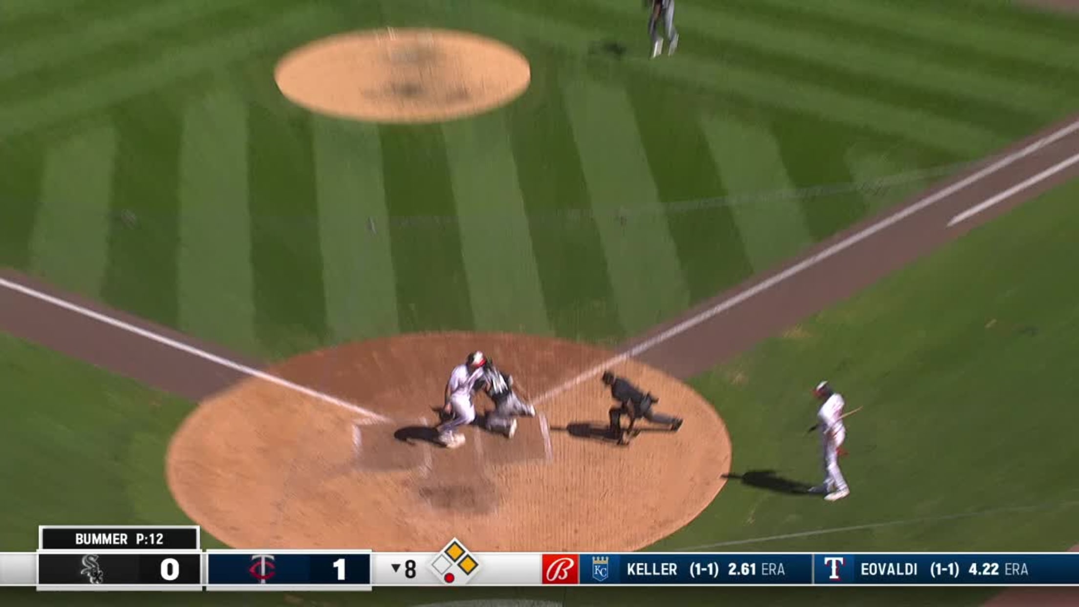 Willi Castro lines an RBI double, 04/12/2023