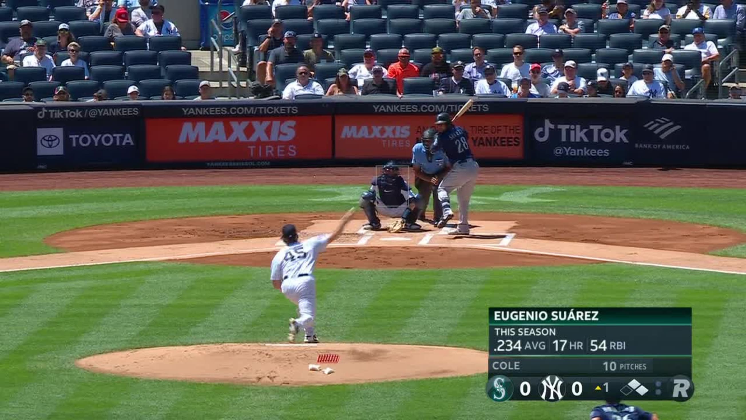 Eugenio Suarez absolutely crushes a two-run bomb to put the M's on top in  the first : r/baseball