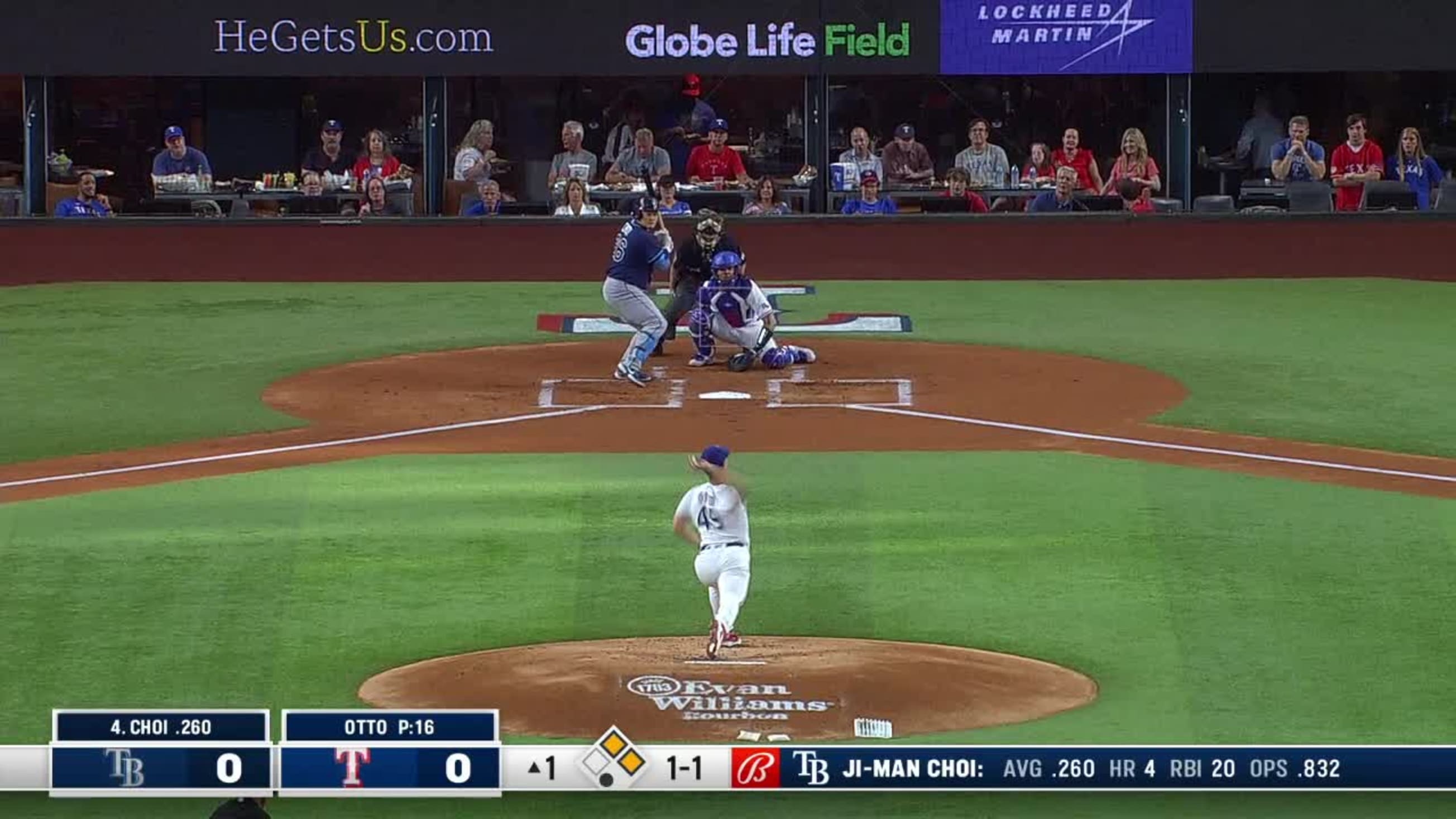 MLB: Texas Rangers' Eli White makes 'outrageous' catch to stop