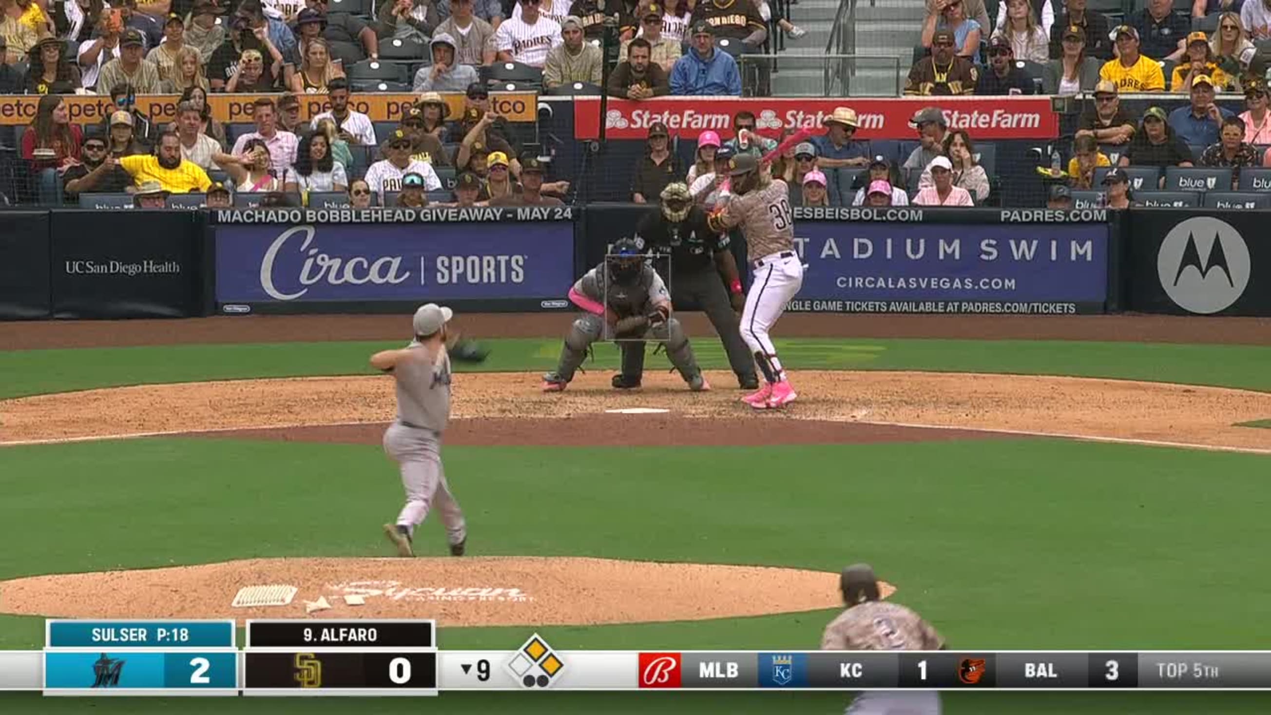 Ex-Marlin Alfaro walks off Sulser, Miami with ninth-inning home