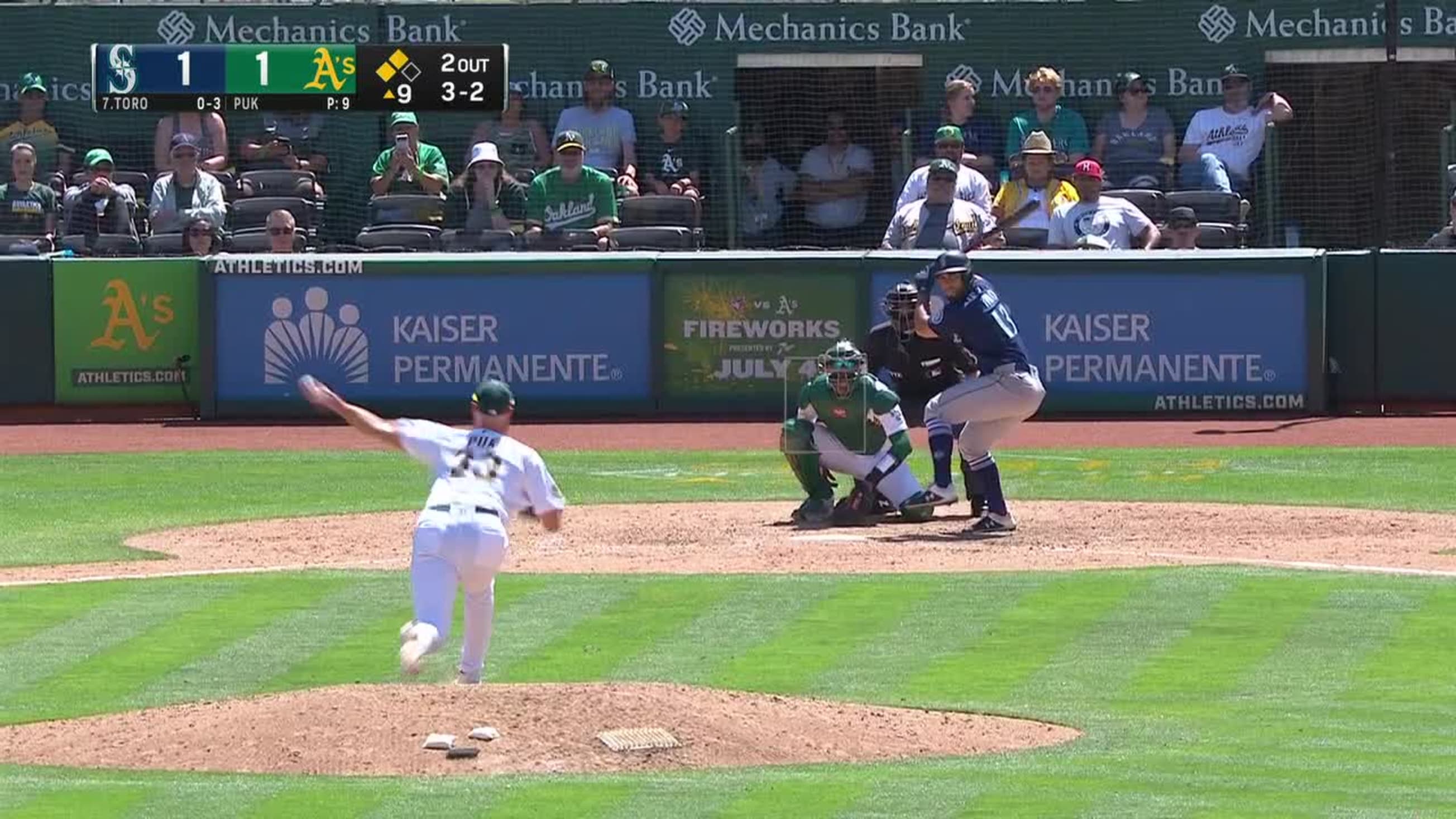 Jesse Winker scores on wild pitch, 06/23/2022