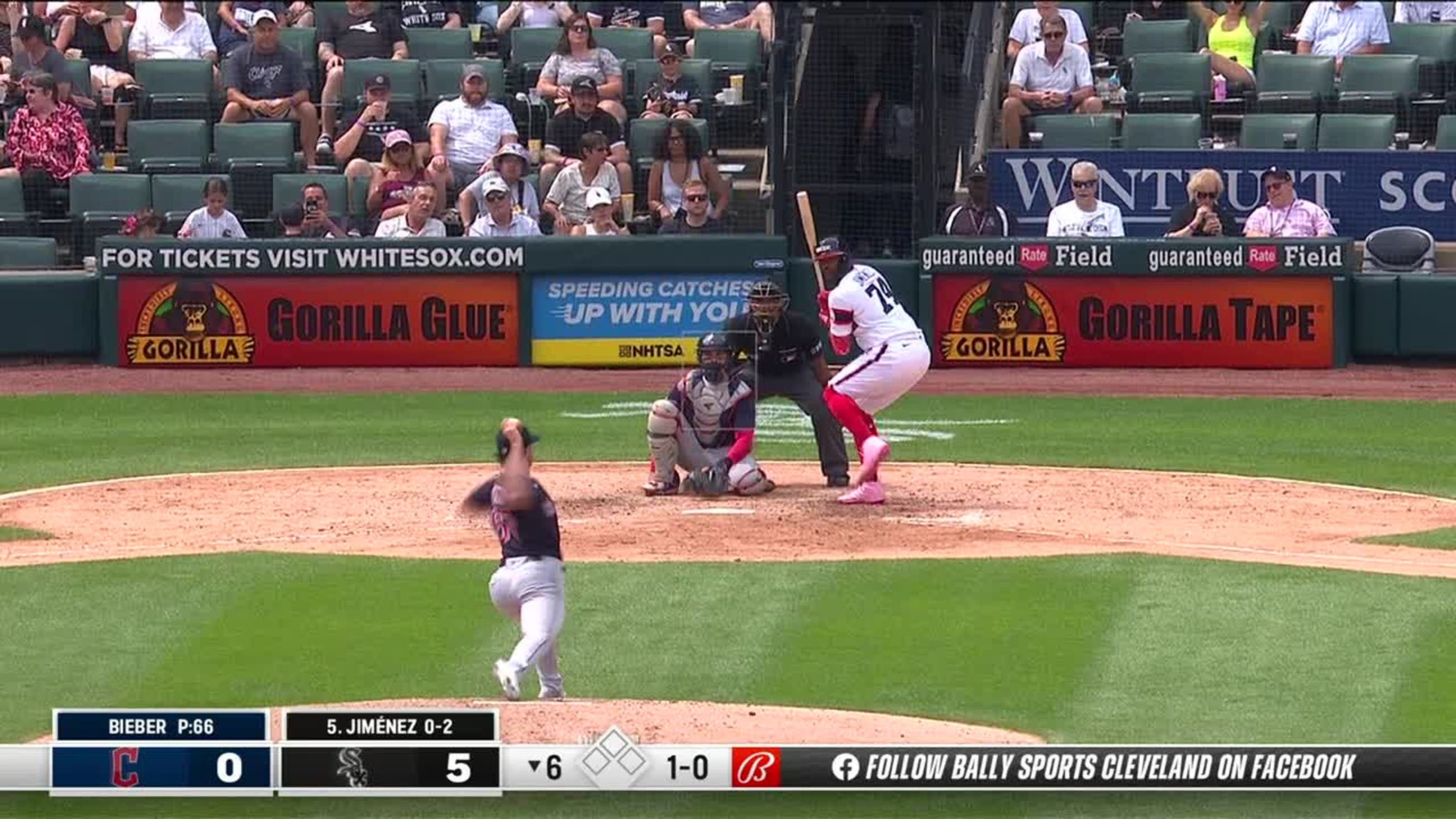 Eloy Jiménez's two-run homer, 08/08/2021