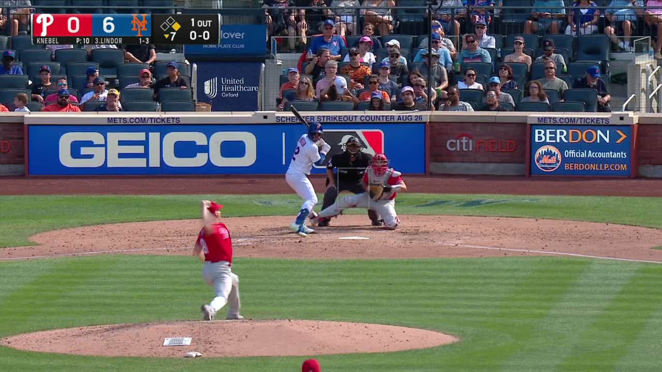 Mets' Lindor strikes from both sides of the plate