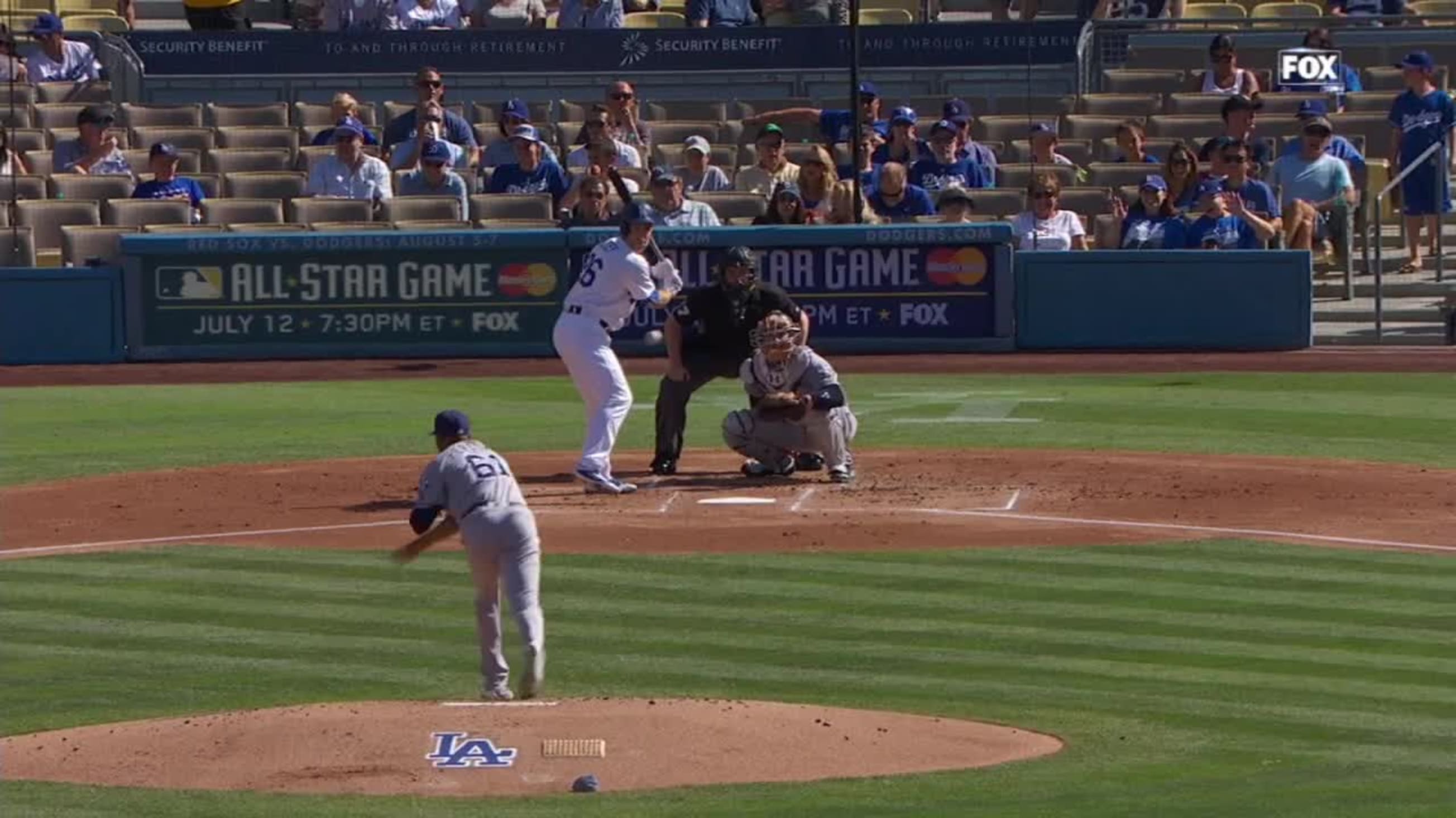 Luis Perdomo Ball to Chase Utley, 04/18/2018