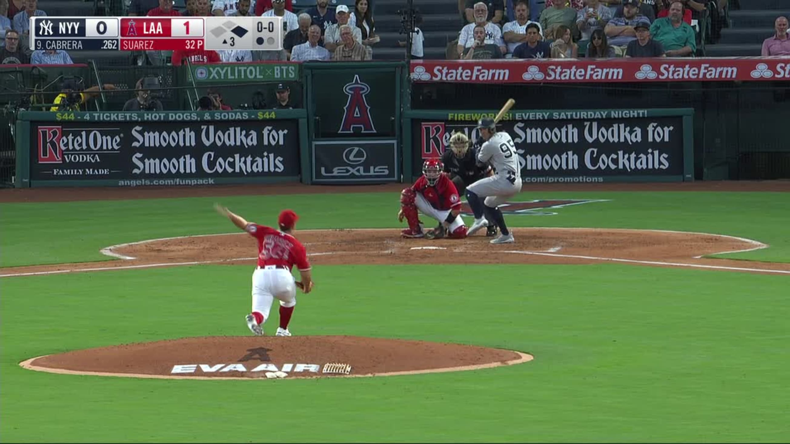 Oswaldo Cabrera collides with Isiah Kiner-Falefa of the New York