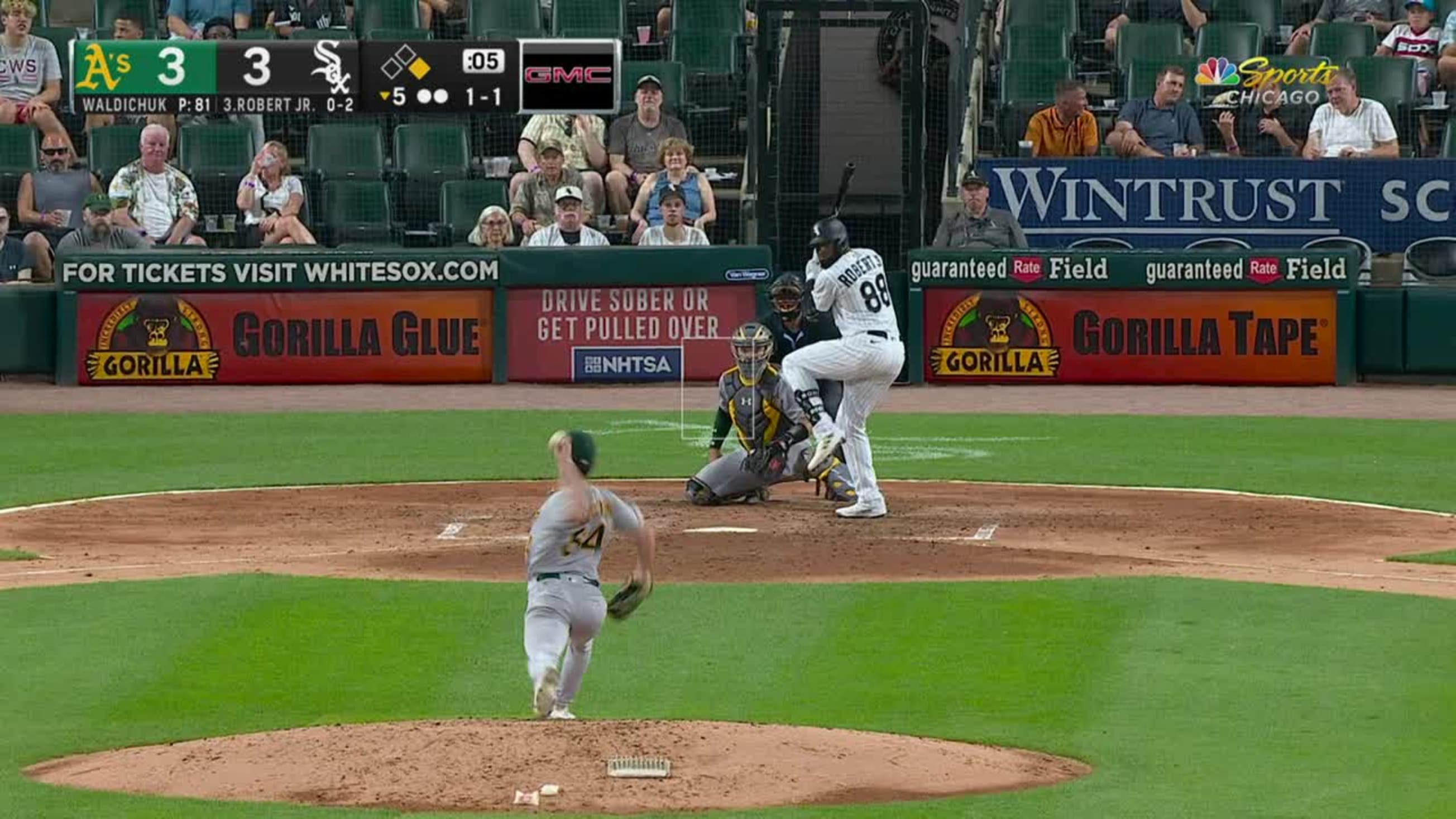 Luis Robert Jr. cranks his 4th home run in three games. He ranks 2nd in the  AL in HR.