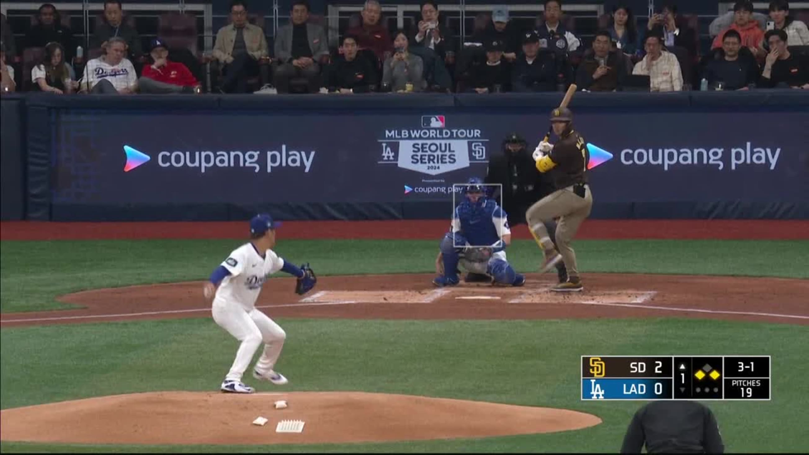 Ha-Seong Kim drives a sacrifice fly to center field | 03/21