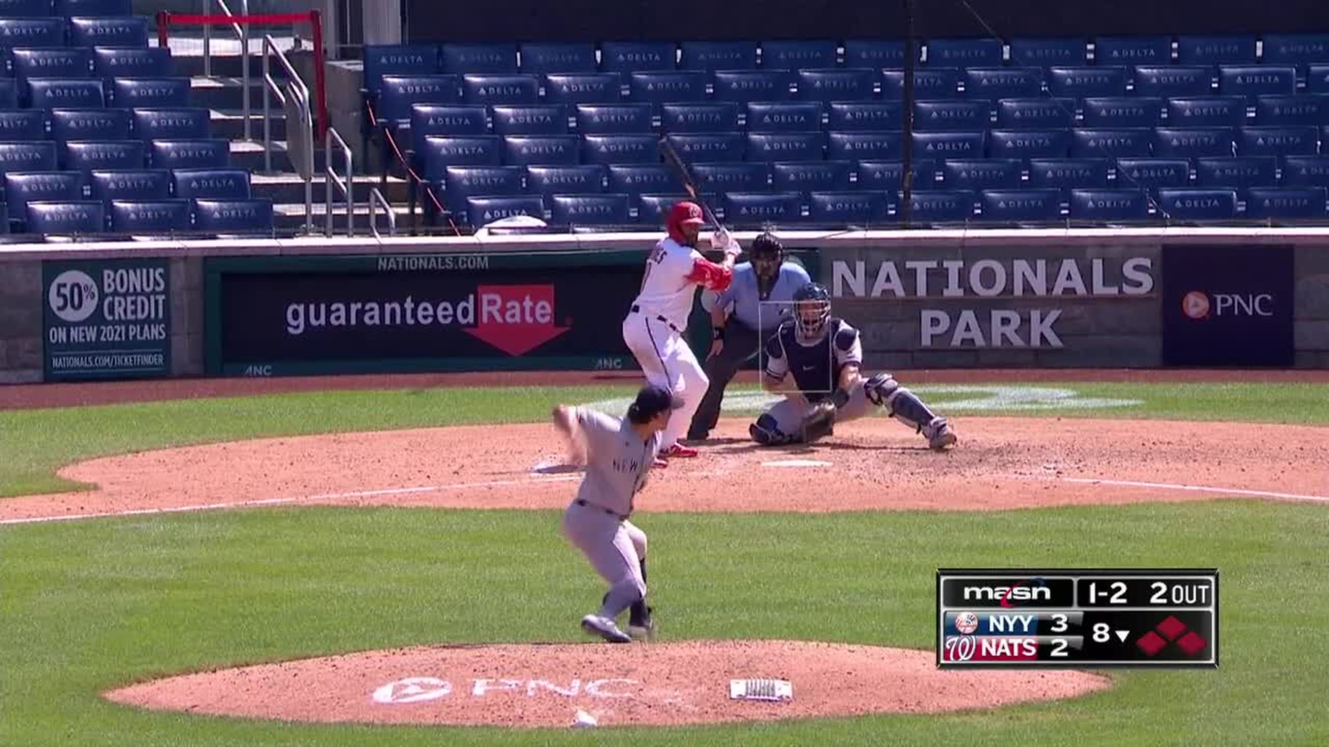 Yankees' Tommy Kahnle trips, rolls onto field when benches clear