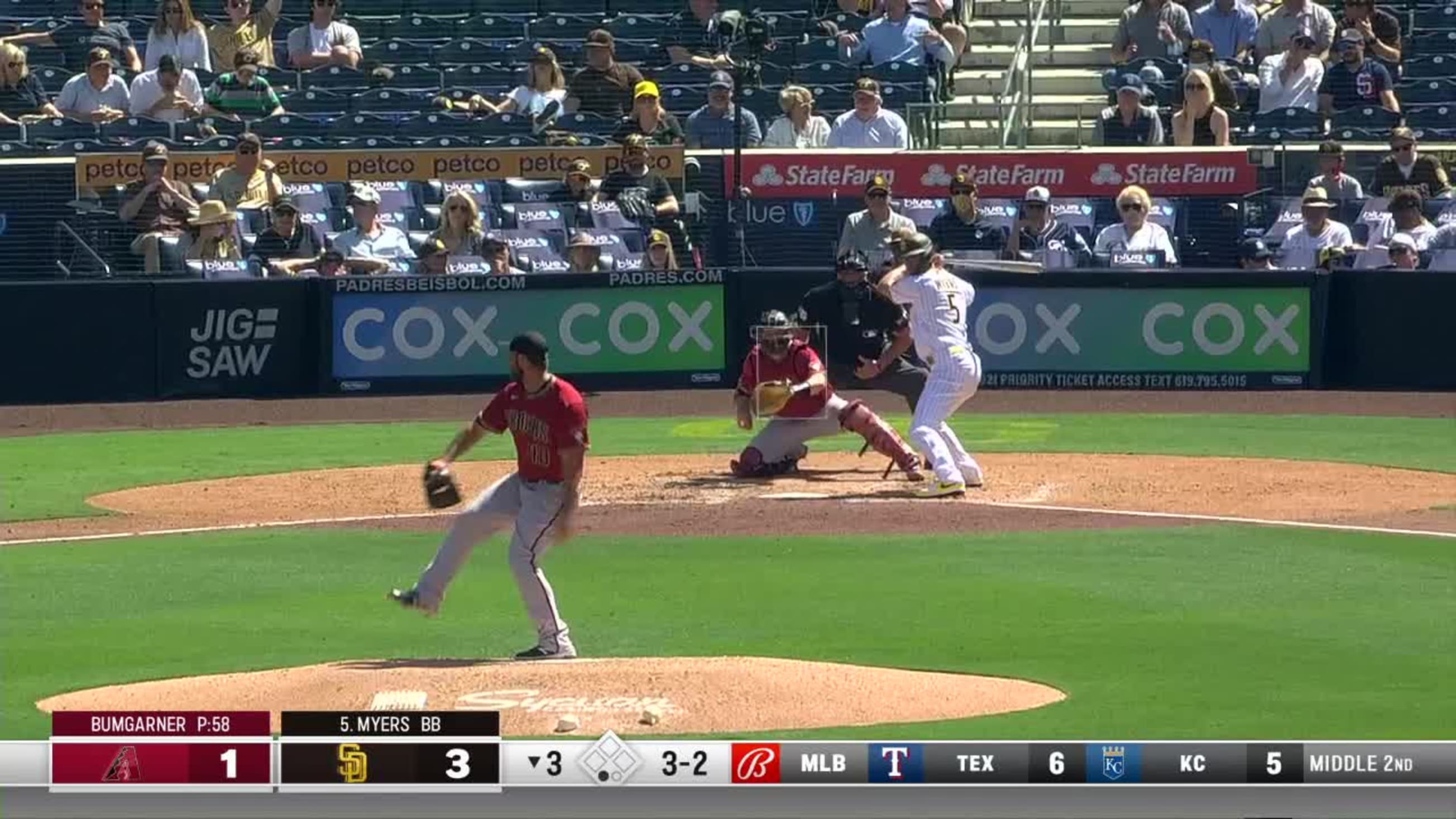 Wil Myers crushes a solo home run, 04/01/2021