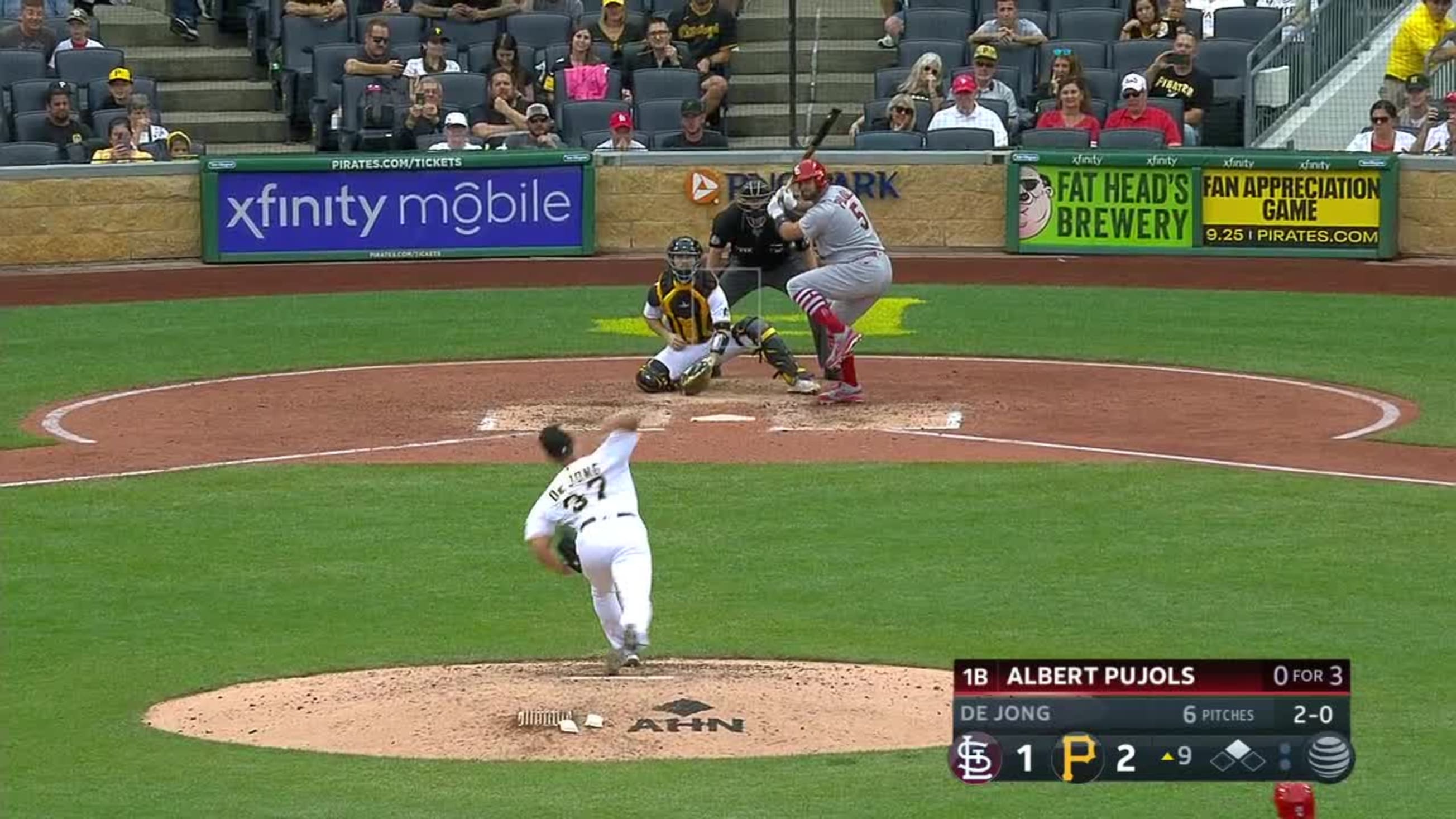 Albert Pujols gifts 697th home run ball to a pair of Pirates fans