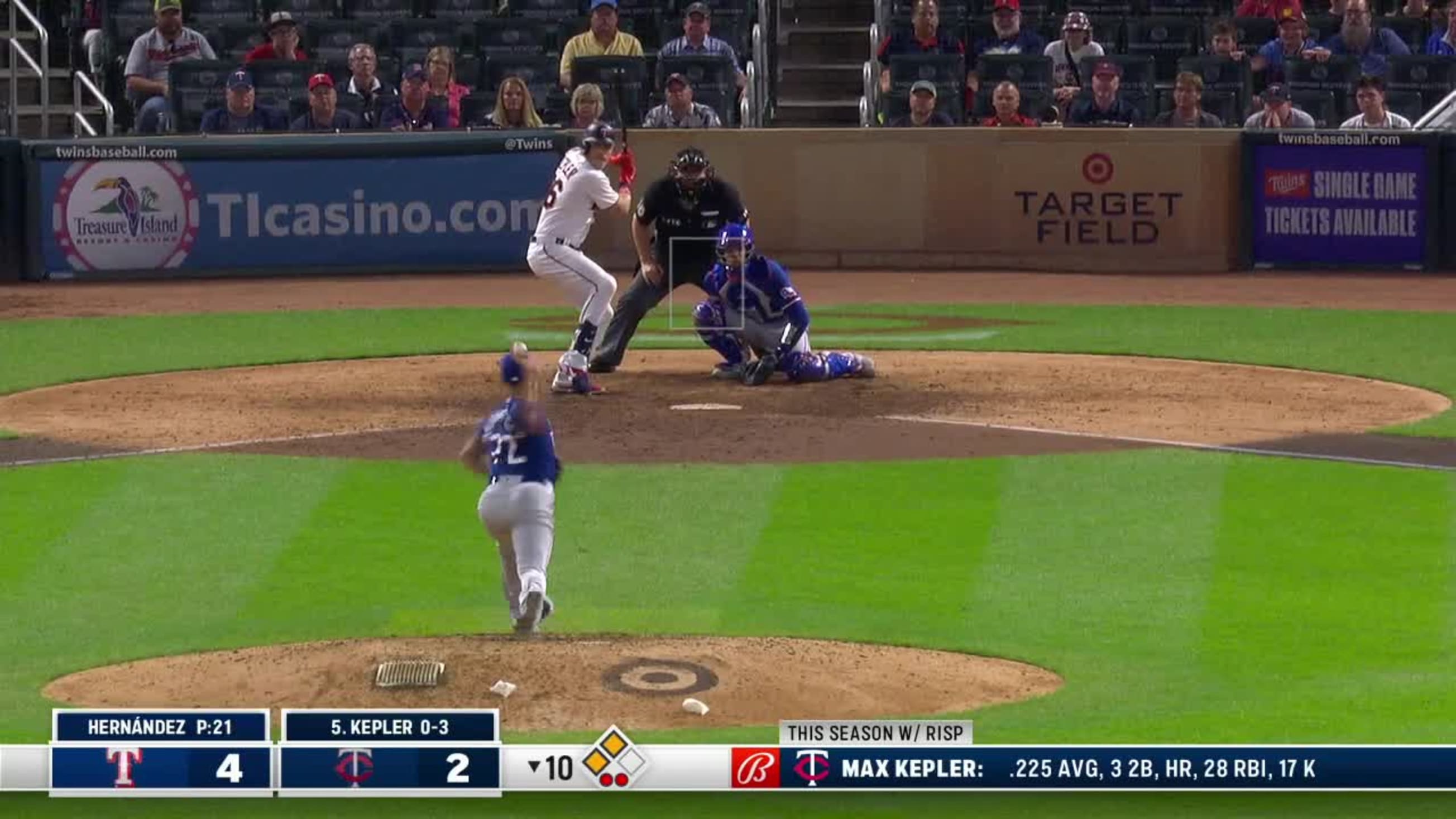 Jonathan Hernandez Ball to Max Kepler