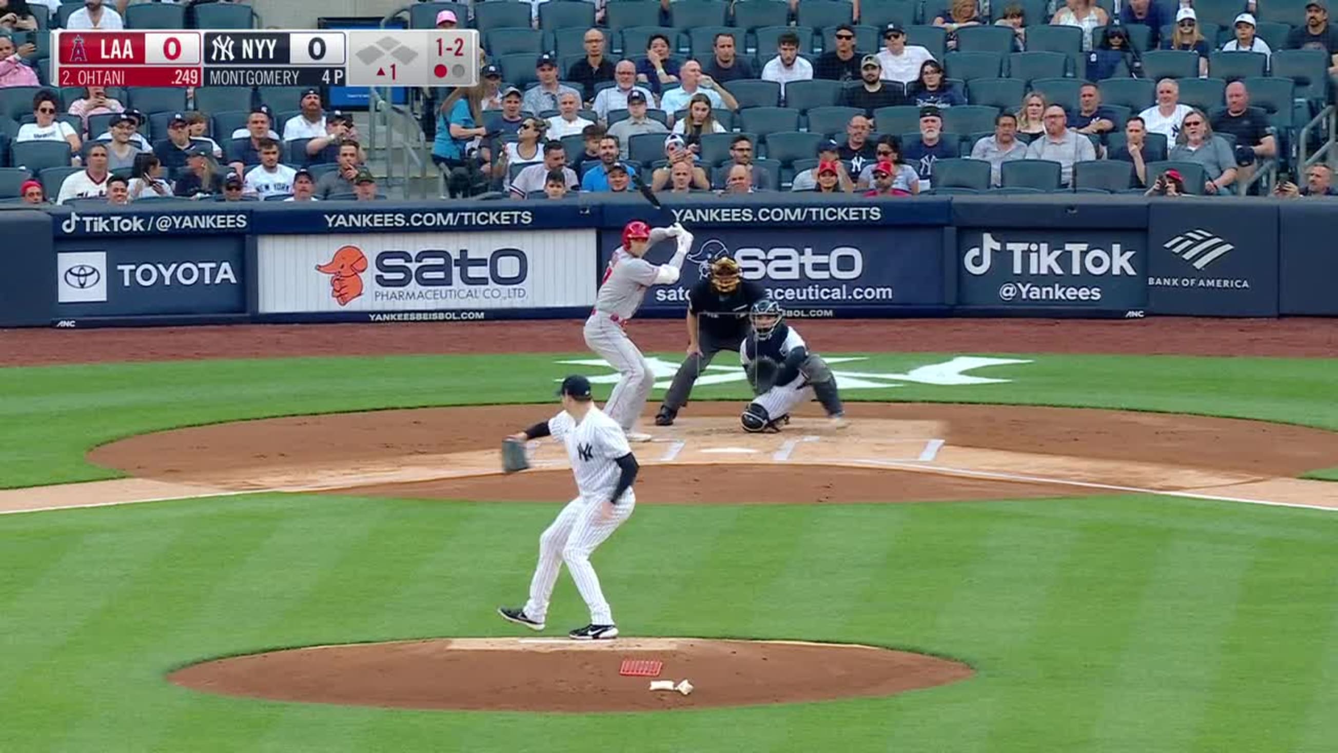 Watch: Aaron Judge Robs Shohei Ohtani of a Home Run at Yankee Stadium - Los  Angeles Angels