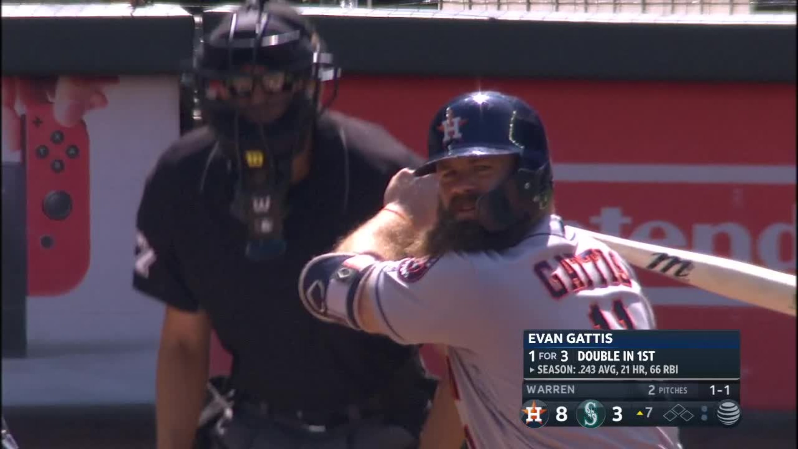 Evan Gattis flies out to right fielder Mitch Haniger.