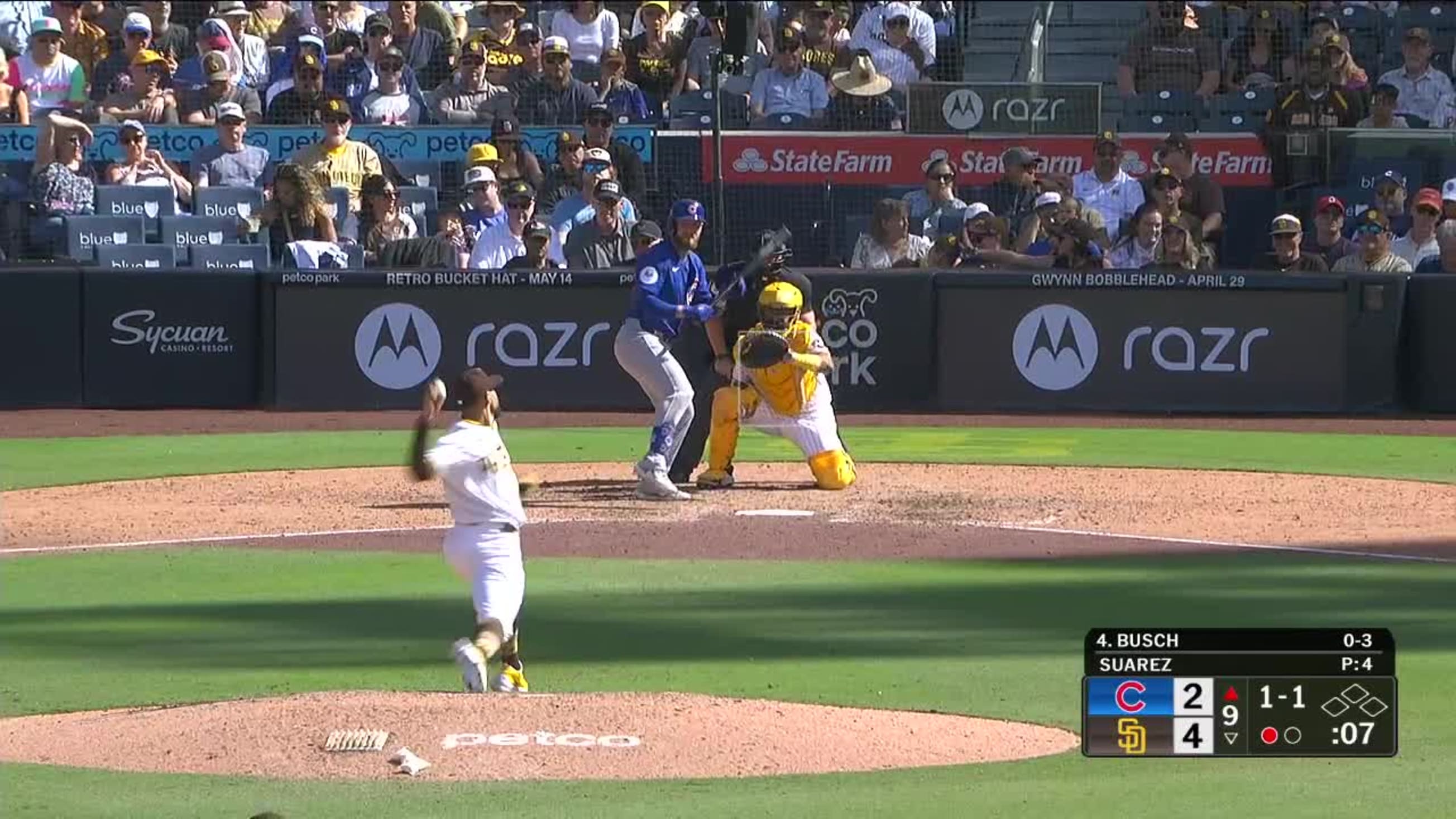Manny Machado's impressive barehanded play | 04/16/2025