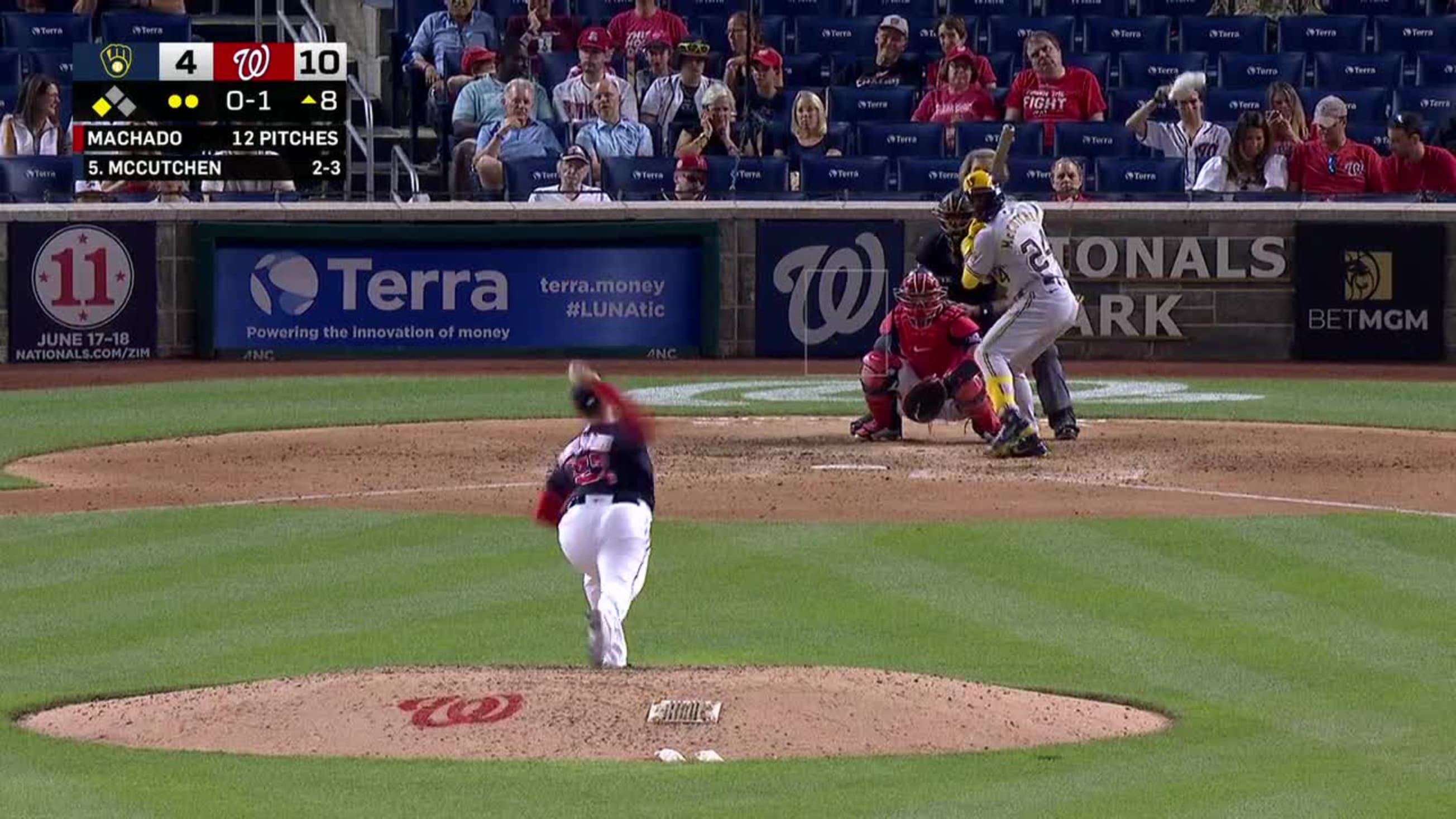 Andrew McCutchen lines an RBI single, 06/10/2022