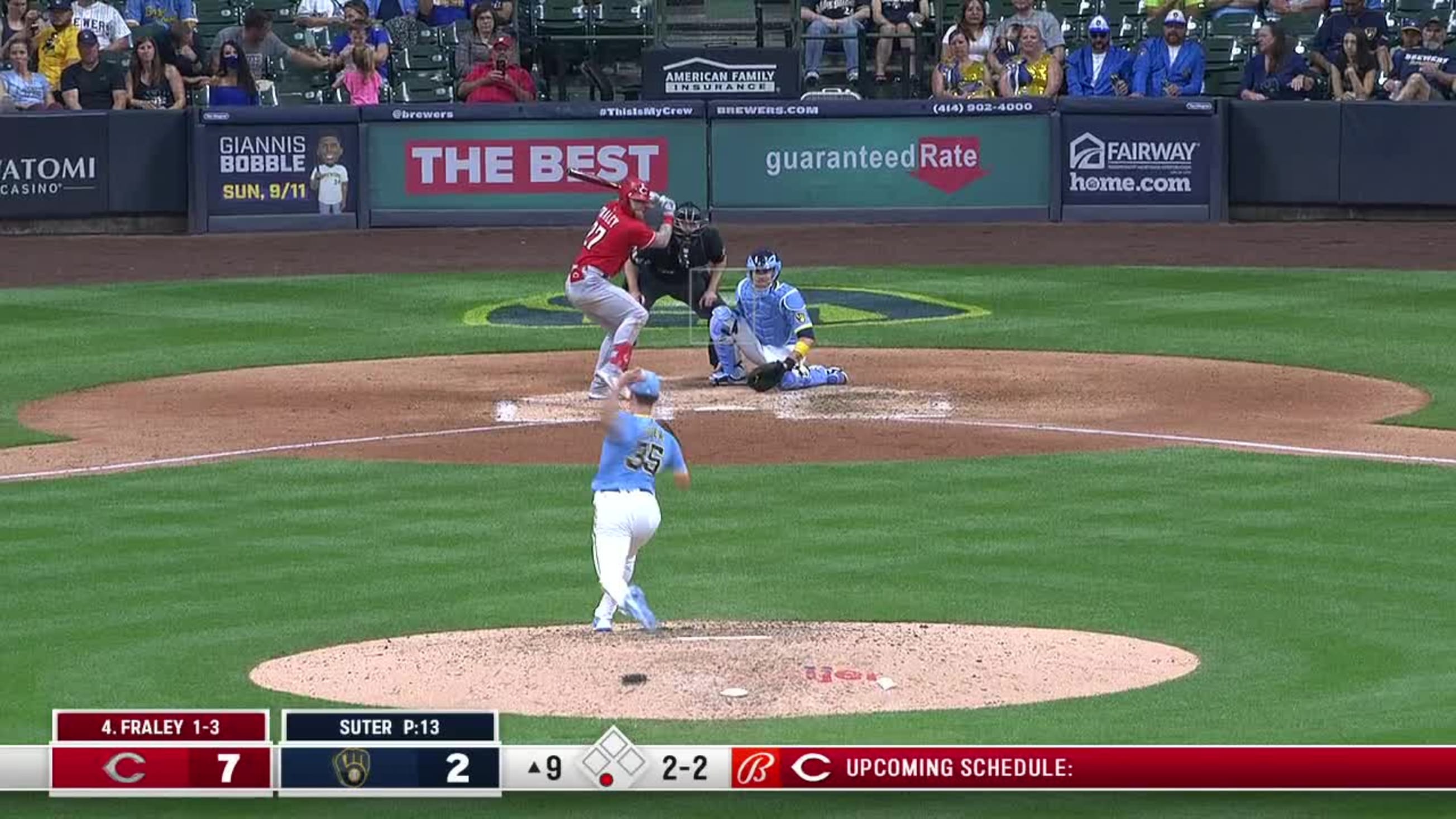Jake Fraley's first major-league homer (with an assist to the eye