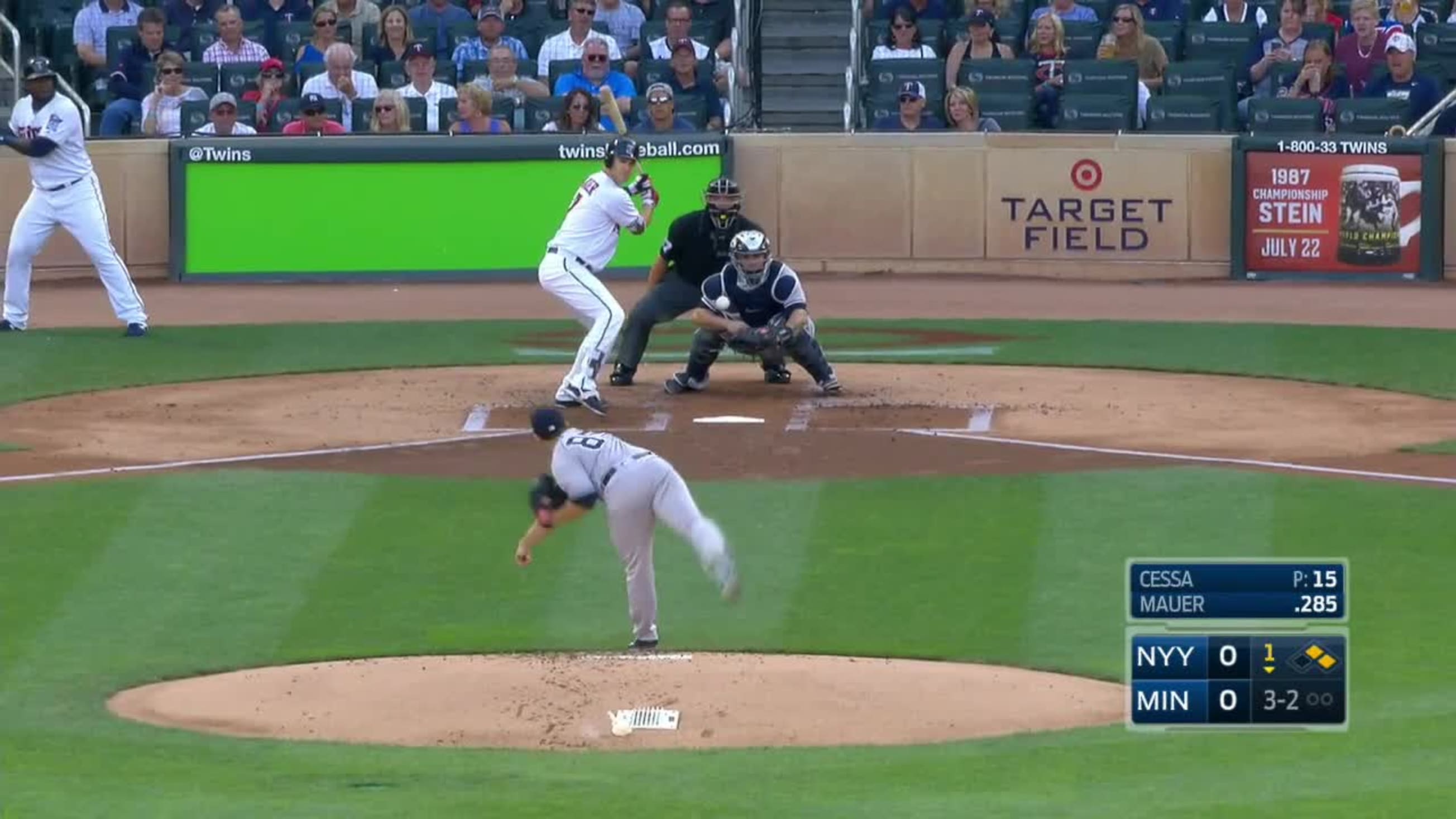 Joe Mauer's children throw out the 1st pitch : r/minnesotatwins