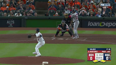 J.D. Martinez recibe base por bolas. Rafael Devers a 2da. | 15/10 ...