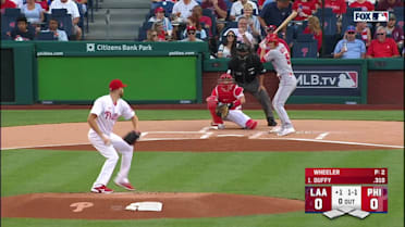 Matt Duffy batea elevado de out a jardinero derecho Nick ...