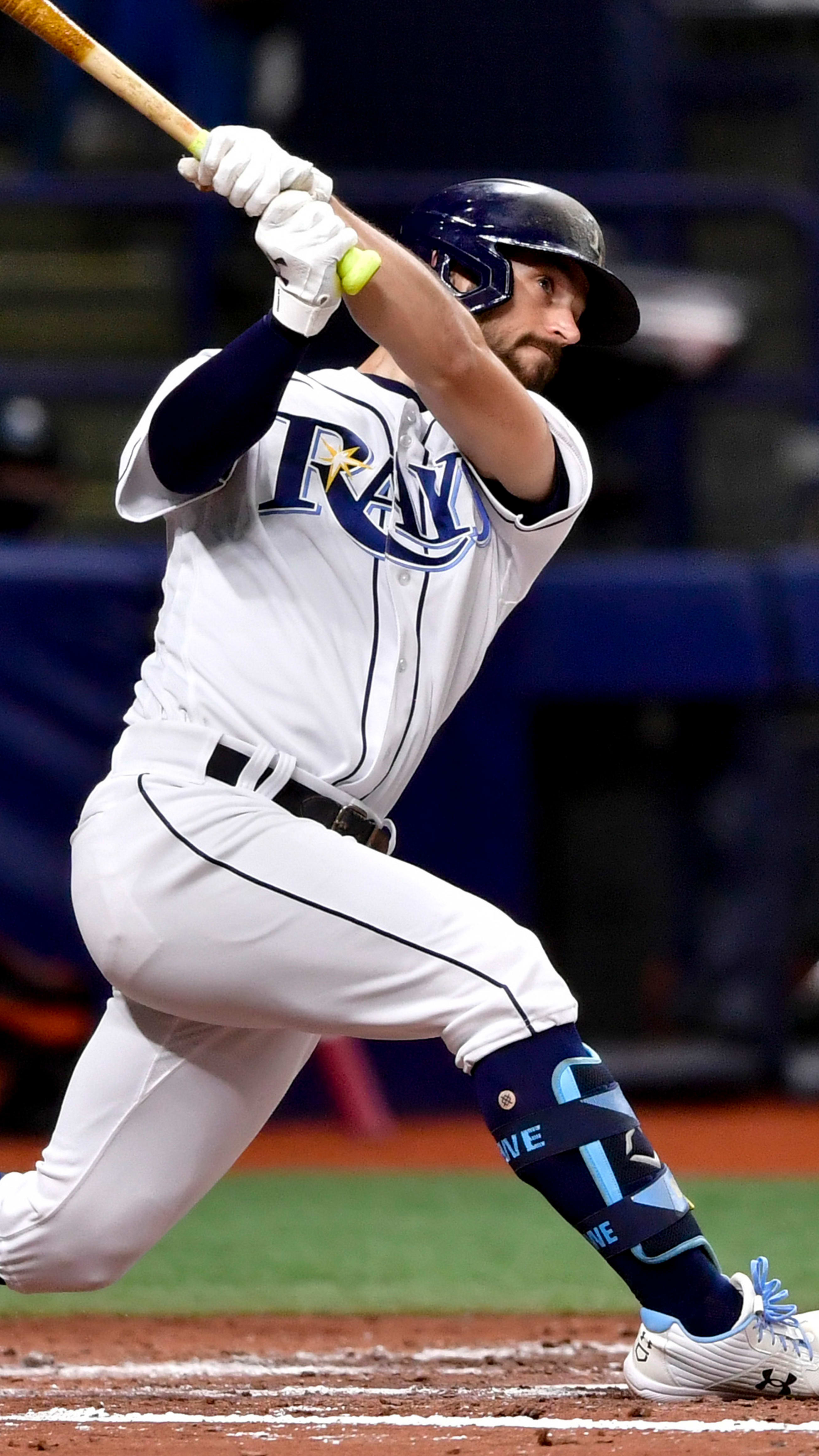 Brandon Lowe s club option for 2025 picked up by Rays