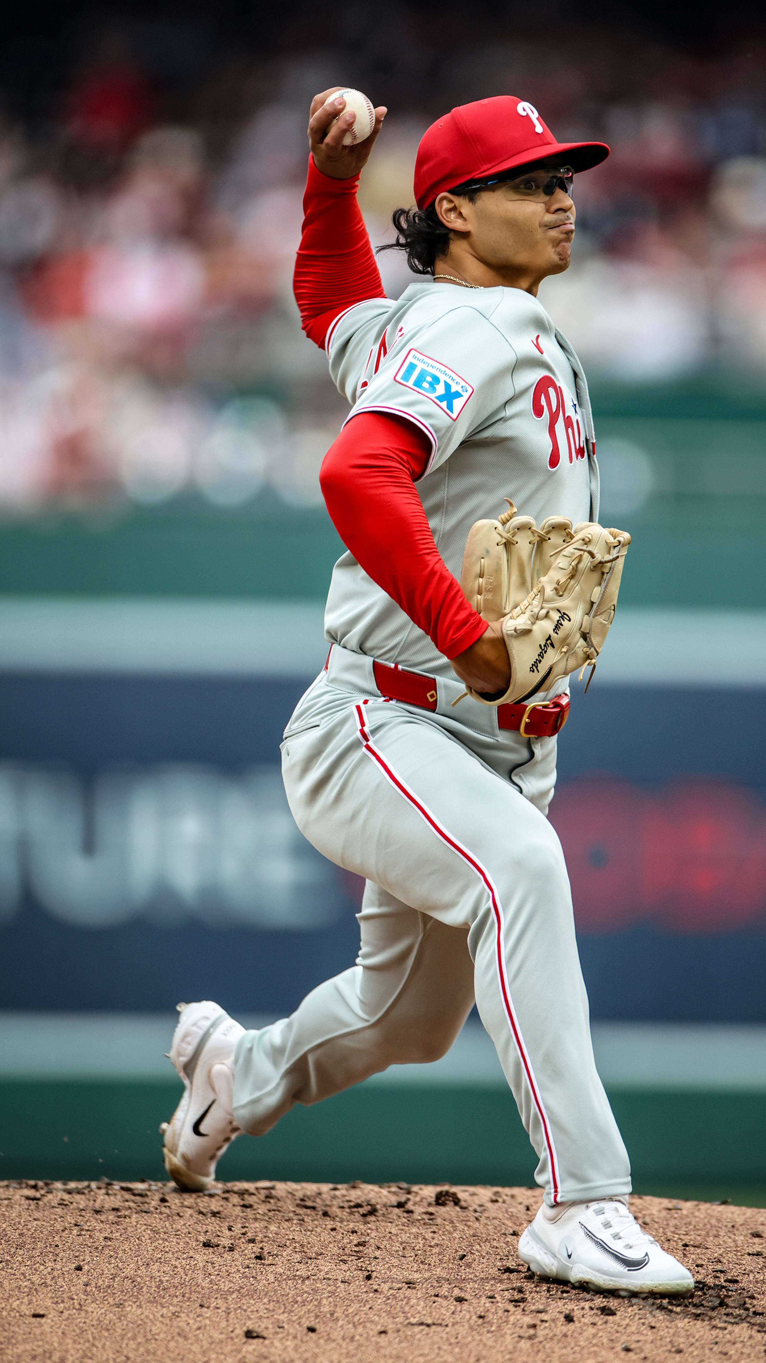 Phillies dominate Mariners in three-game sweep