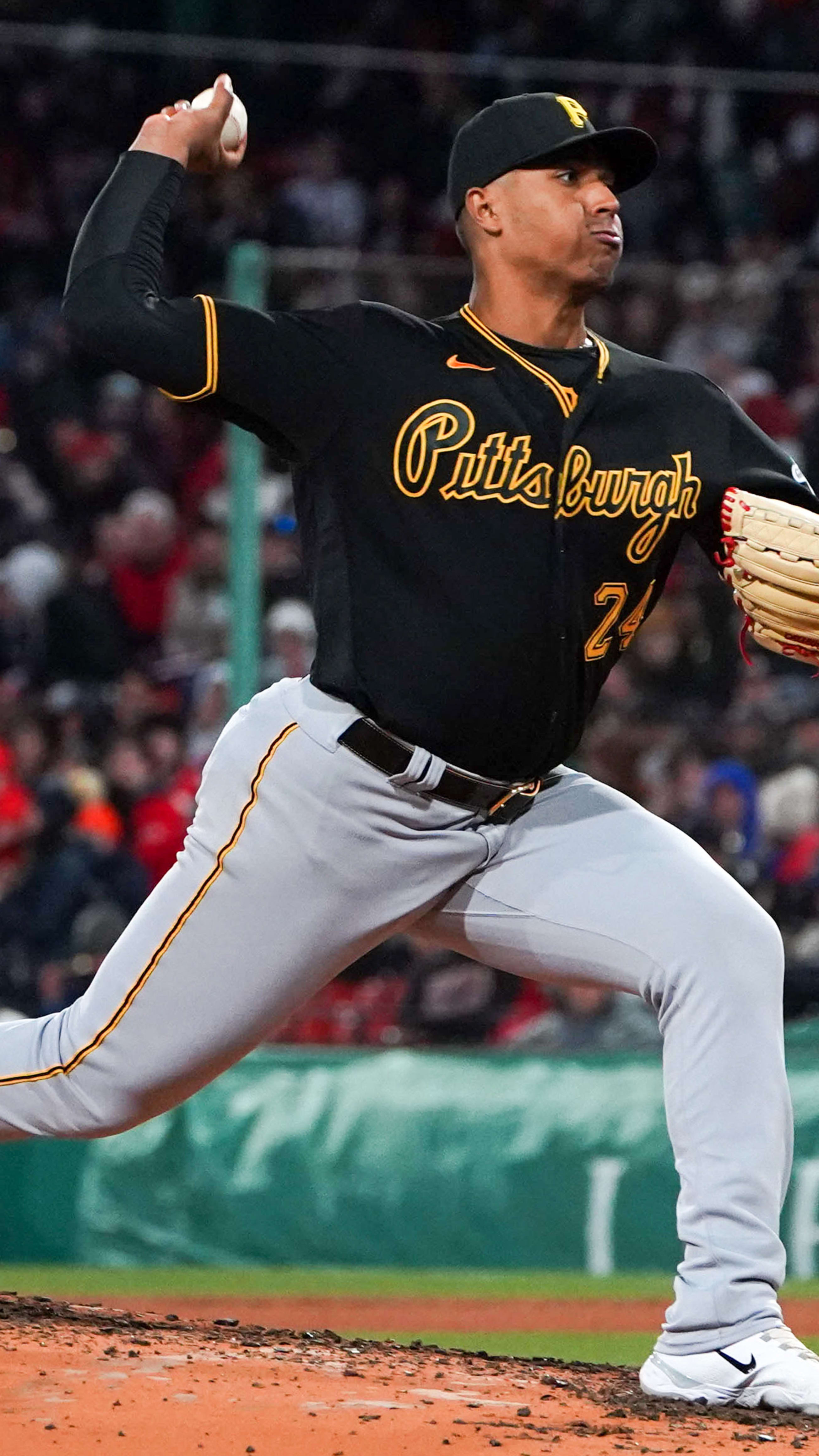 レッドソックスがパイレーツとのトレードで右腕ヨハン・オビエドを獲得