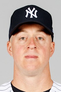 Yankees catcher plan becomes clear with Erik Kratz signing