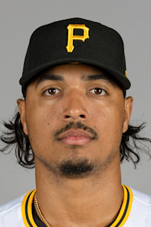 Pirates RHP Johan Oviedo dominates Brewers