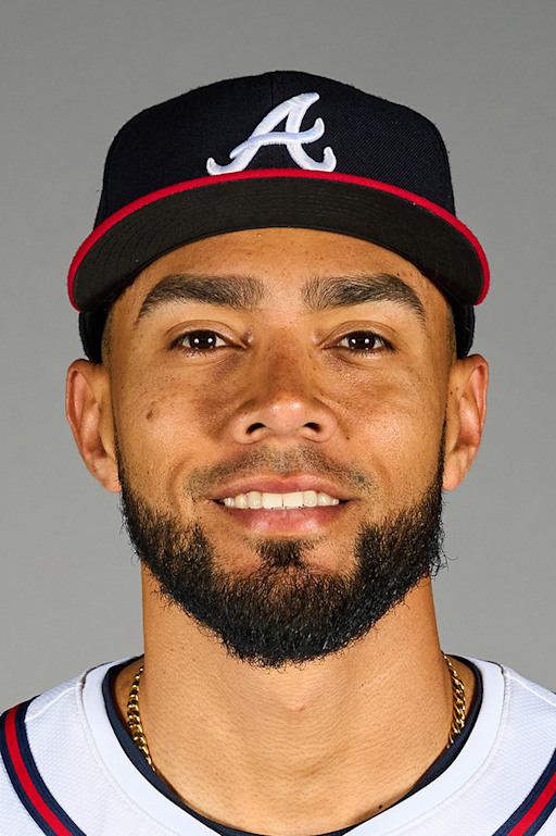 Robert Suarez headshot