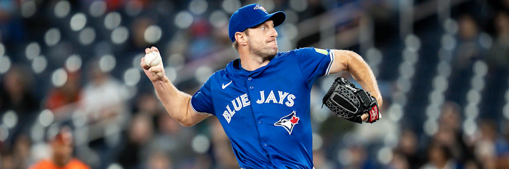 Max Scherzer of the Toronto Blue Jays delivering a pitch