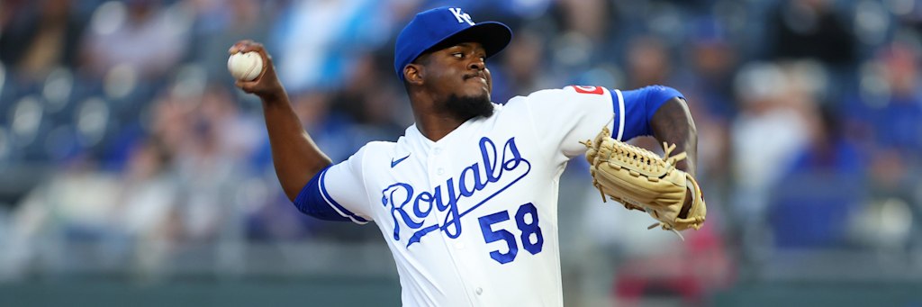Luinder Avila of the Kansas City Royals delivering a pitch