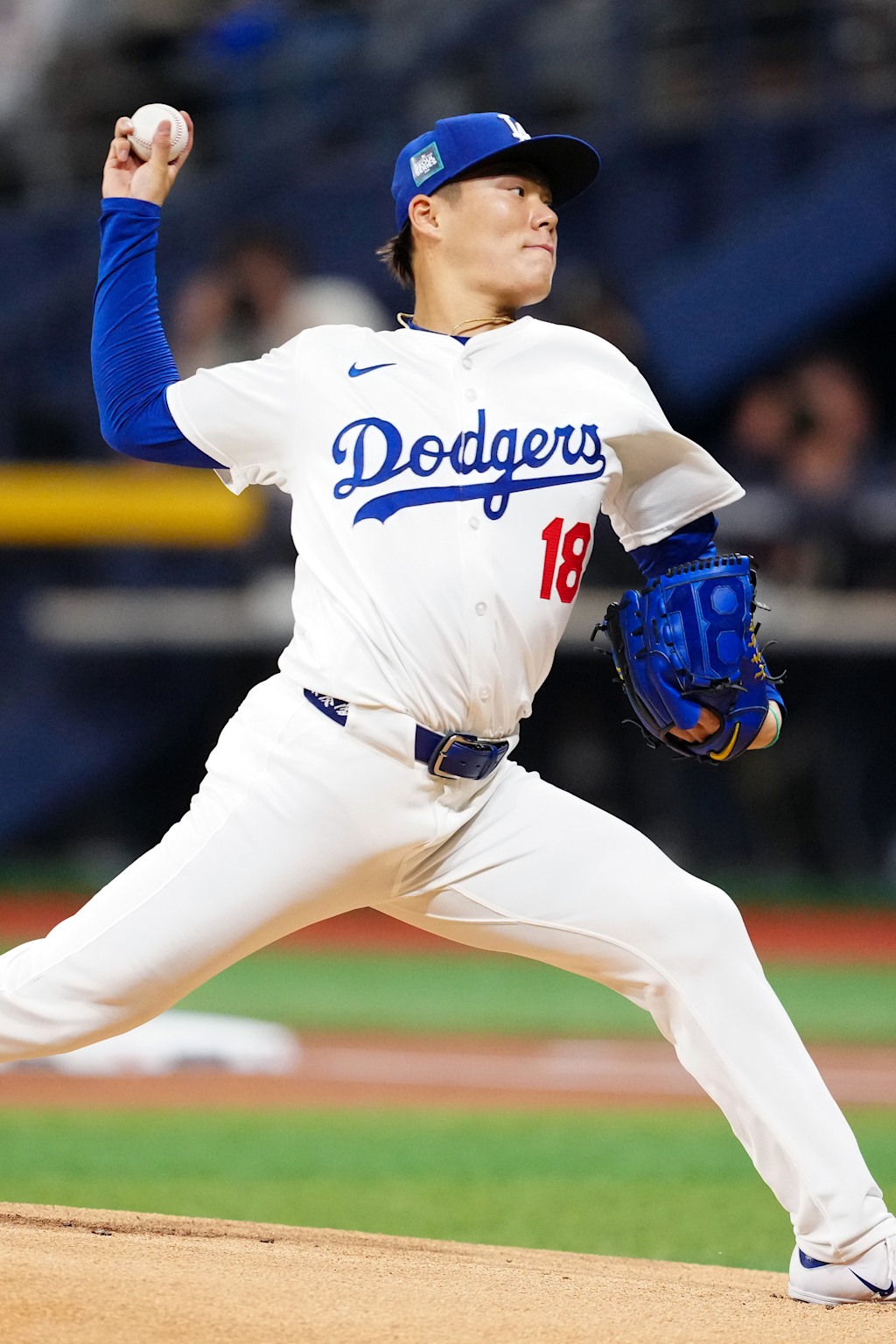 Los Angeles Dodgers right-hander Yoshinobu Yamamoto delivering a pitch