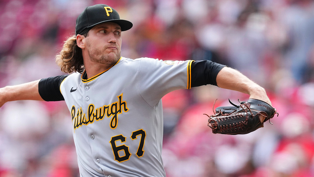Pittsburgh Pirates pitcher Braxton Ashcraft delivering a pitch in action