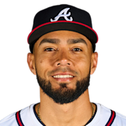 Robert Suarez headshot