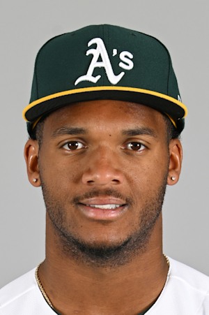 Headshot of Kenya Huggins