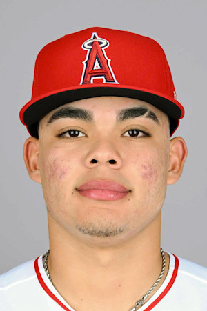Headshot of Juan Flores