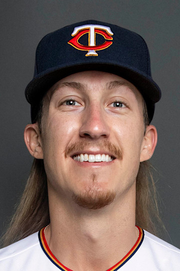 Daniel Gossett headshot