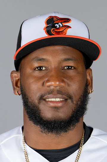 Enoli Paredes headshot